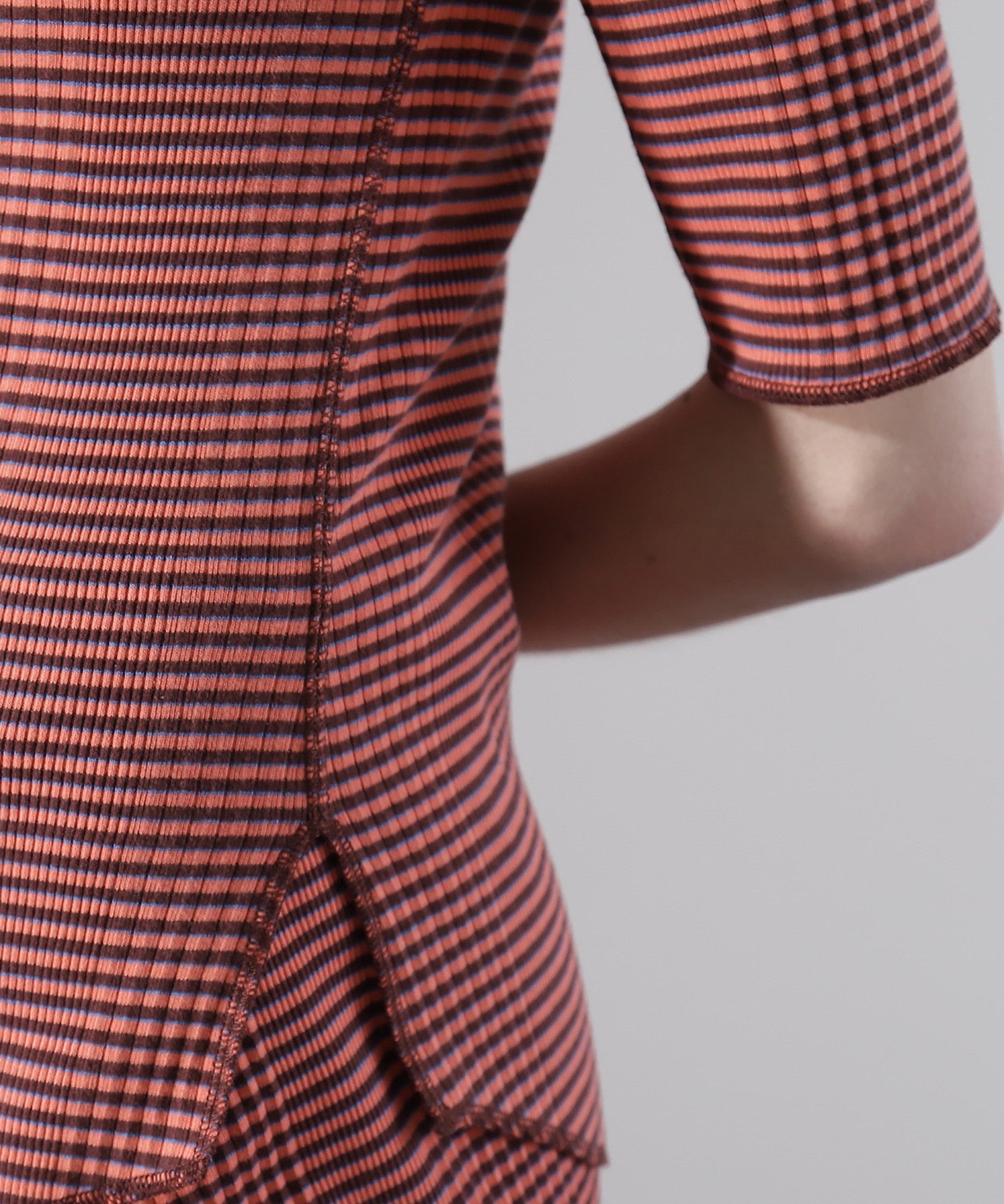 マルチボーダートップス