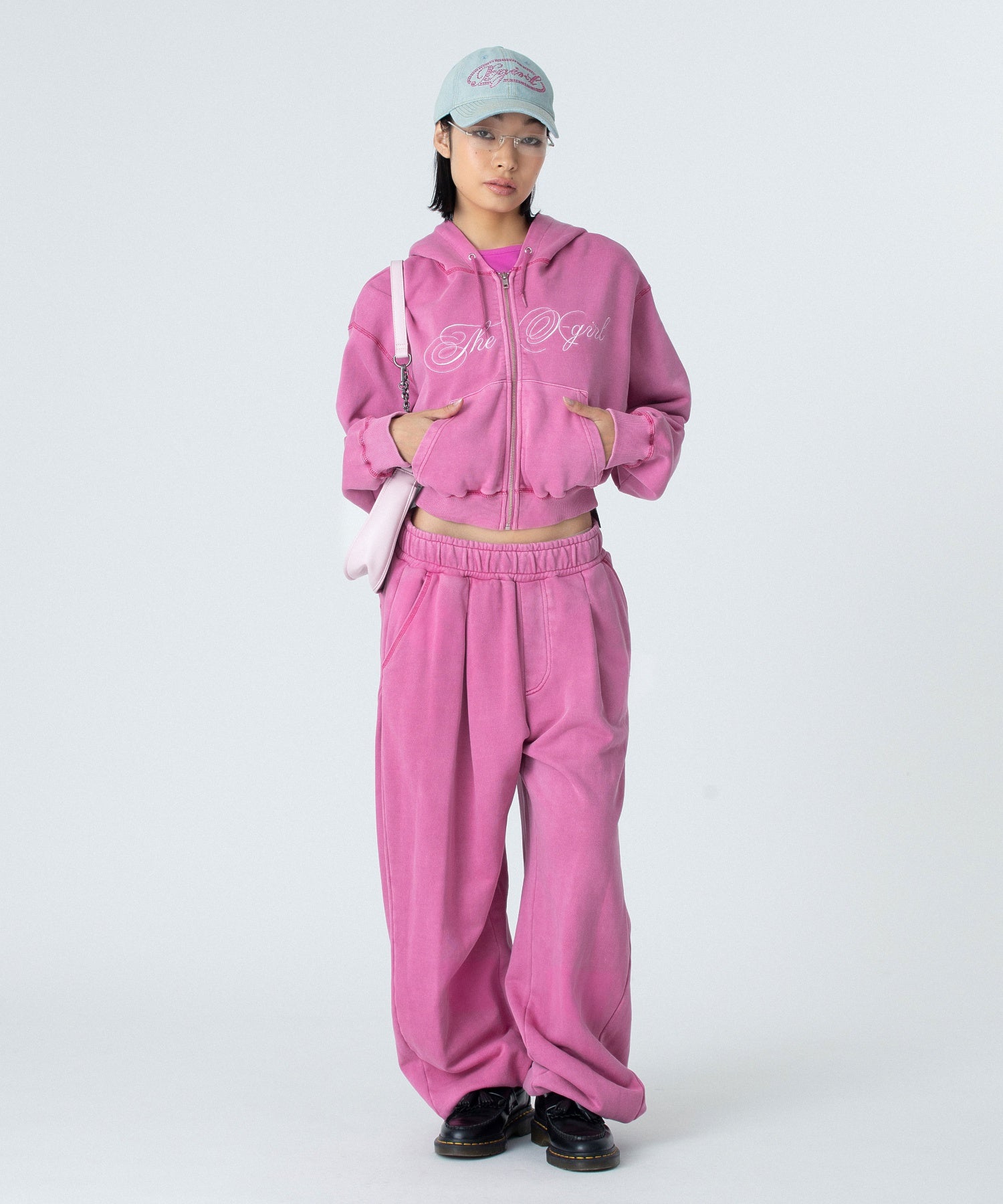 SPRAY SCRIPT LOGO SHOULDER BAG