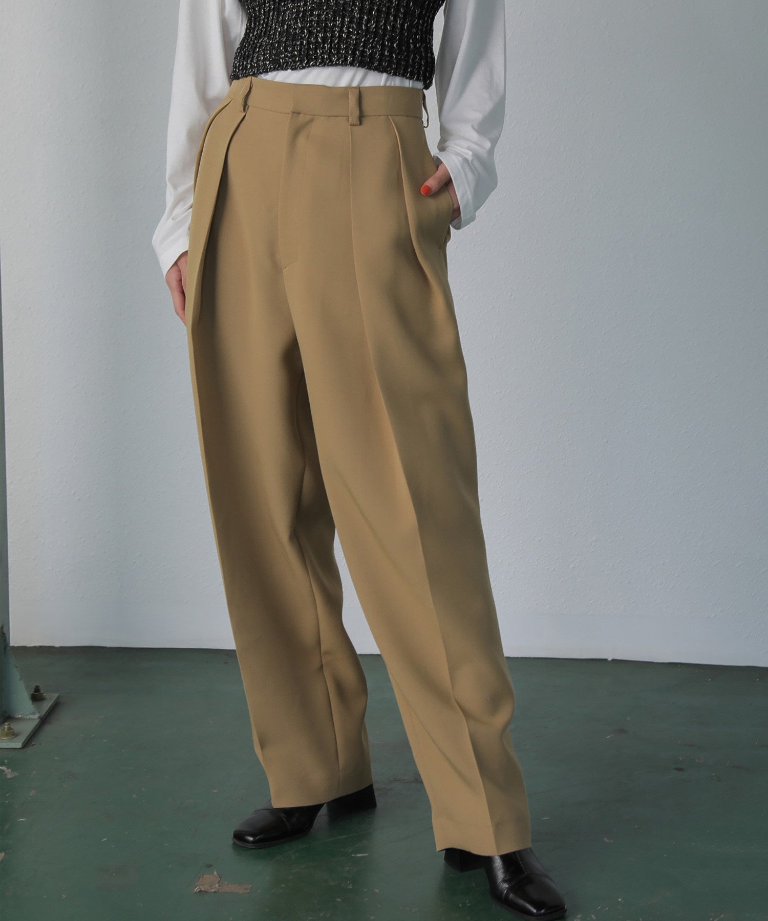 ツータックパンツ