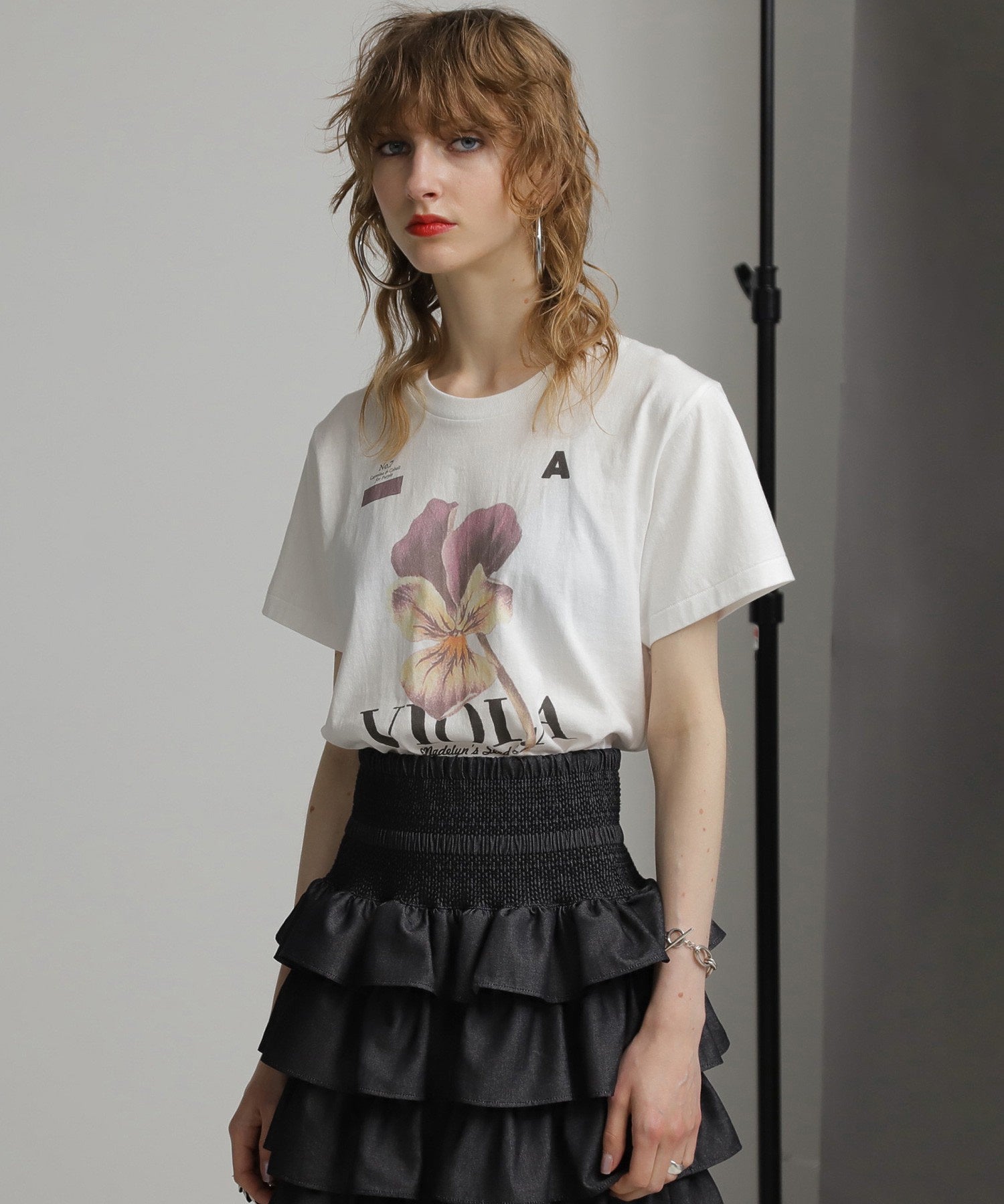 mag.by c/フラワーグラフィックTシャツ