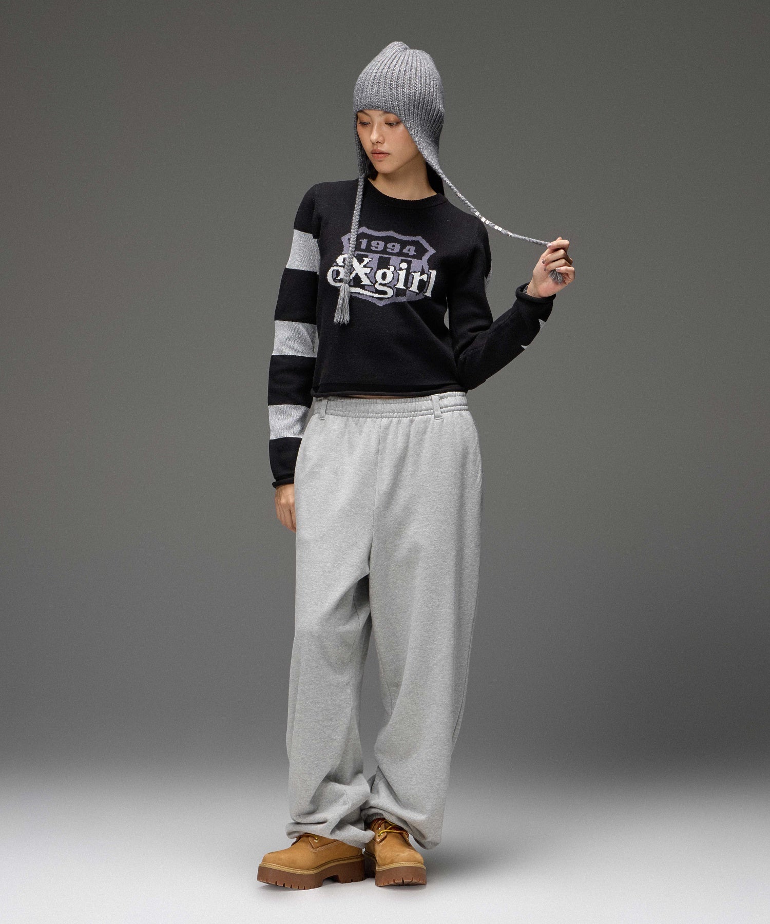 EMBROIDERED POCKET VOLUME SWEATPANTS