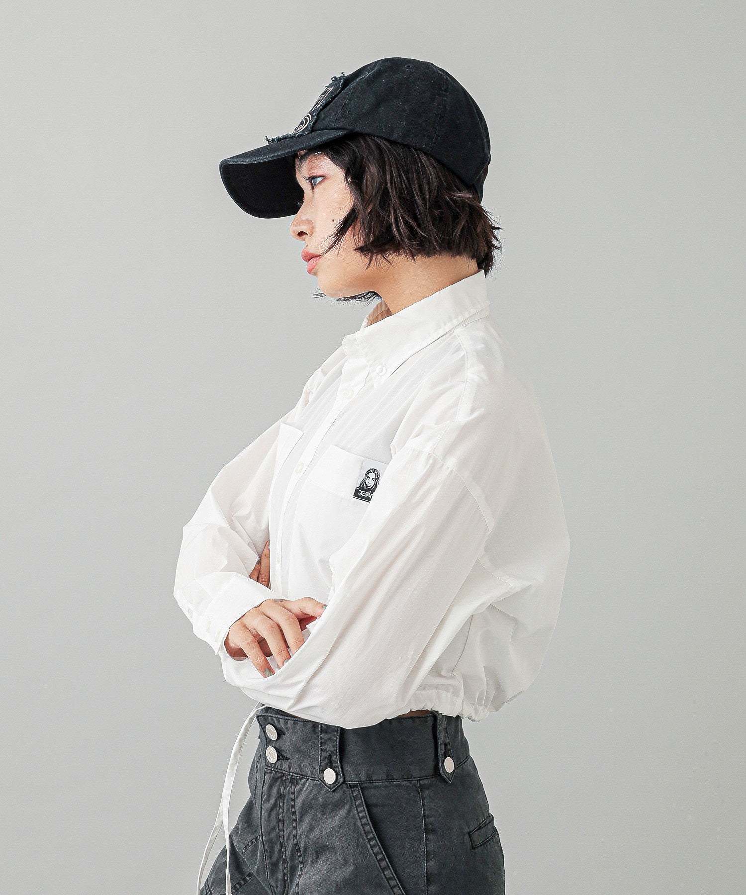 FACE LABEL CROPPED L/S SHIRT