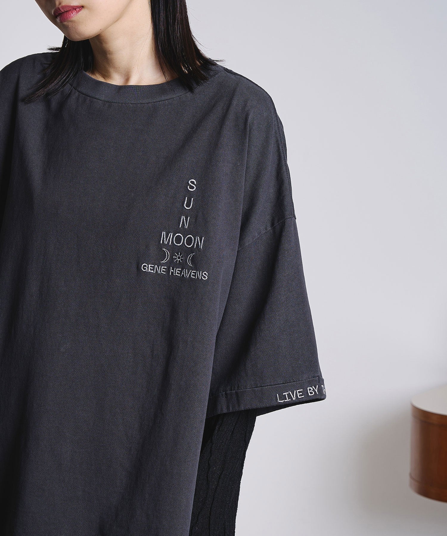 GENE HEAVENS/EMBROIDERY TEE