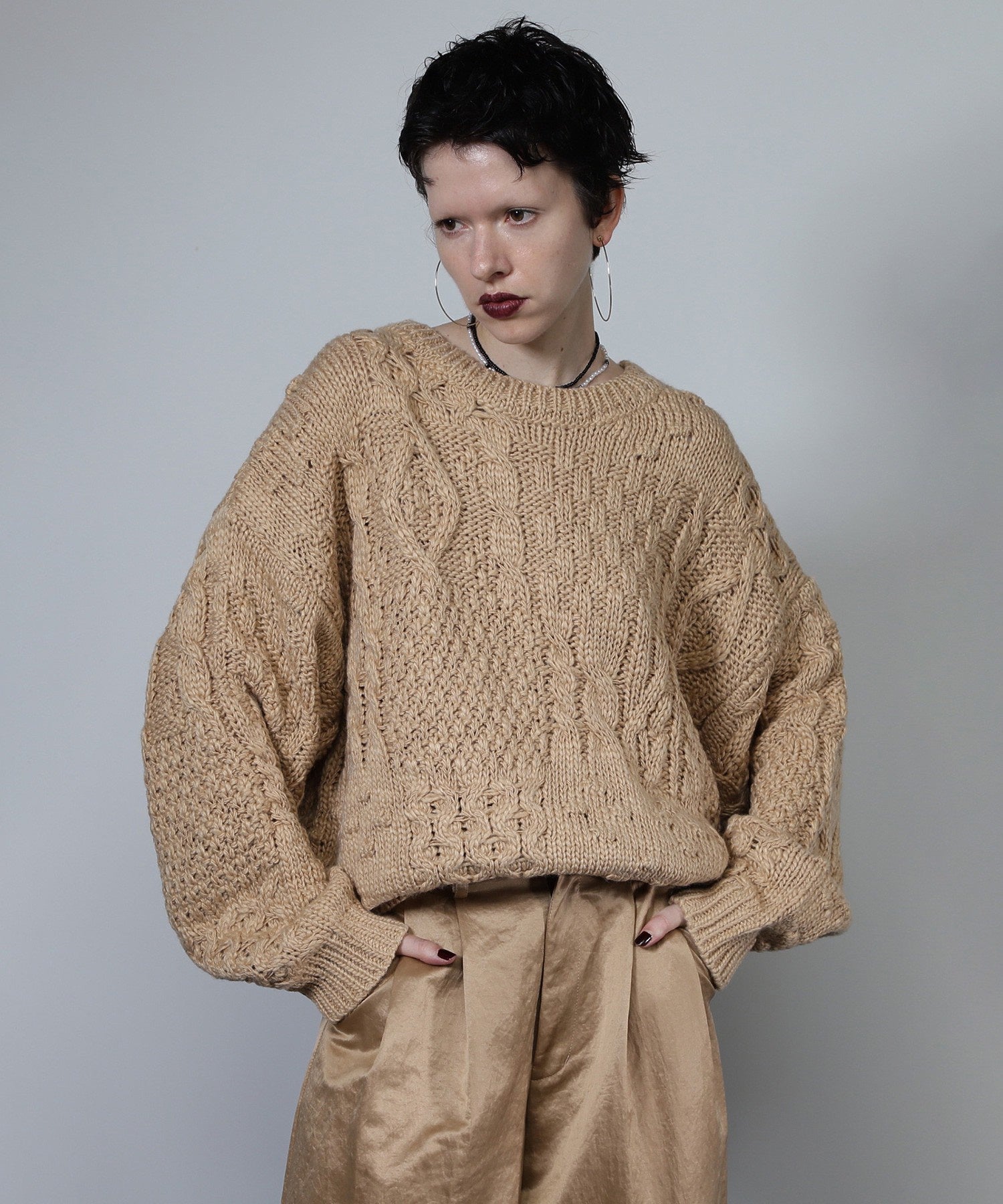 ケーブルニット