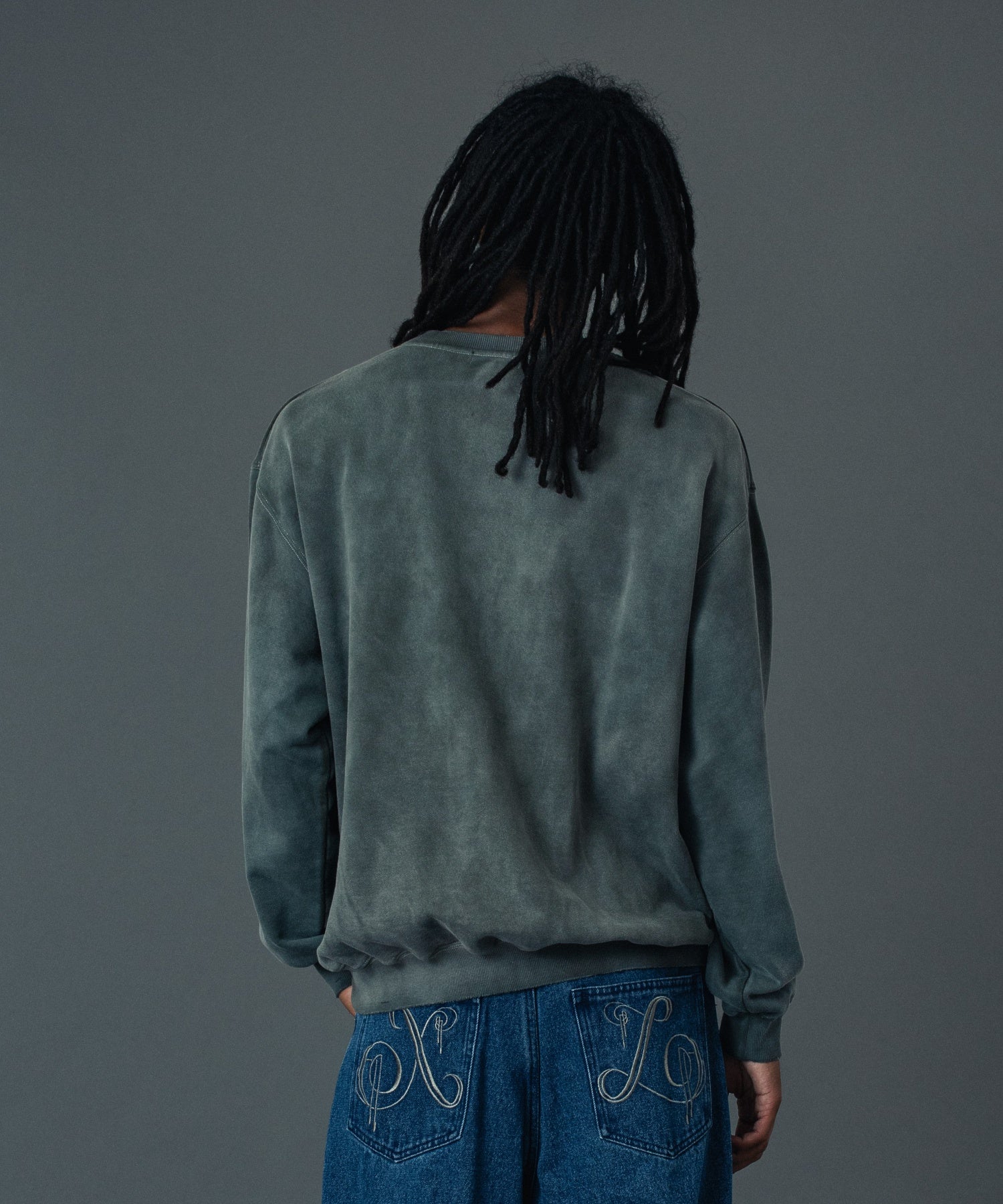 EMBROIDERED BLEACHED CREWNECK SWEATSHIRT