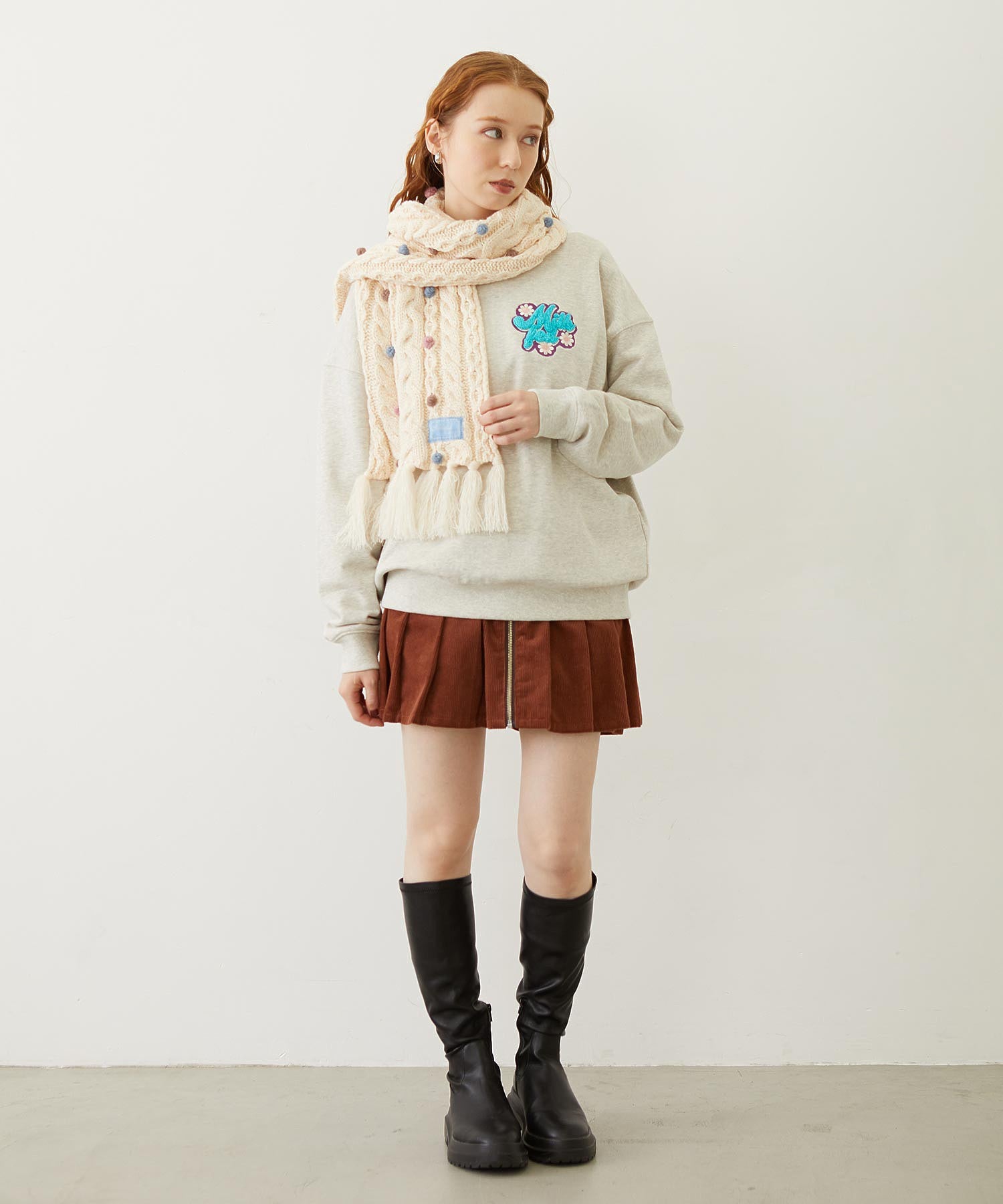 FLOWER LOGO CHENILLE EMBROIDERY SWEAT TOP