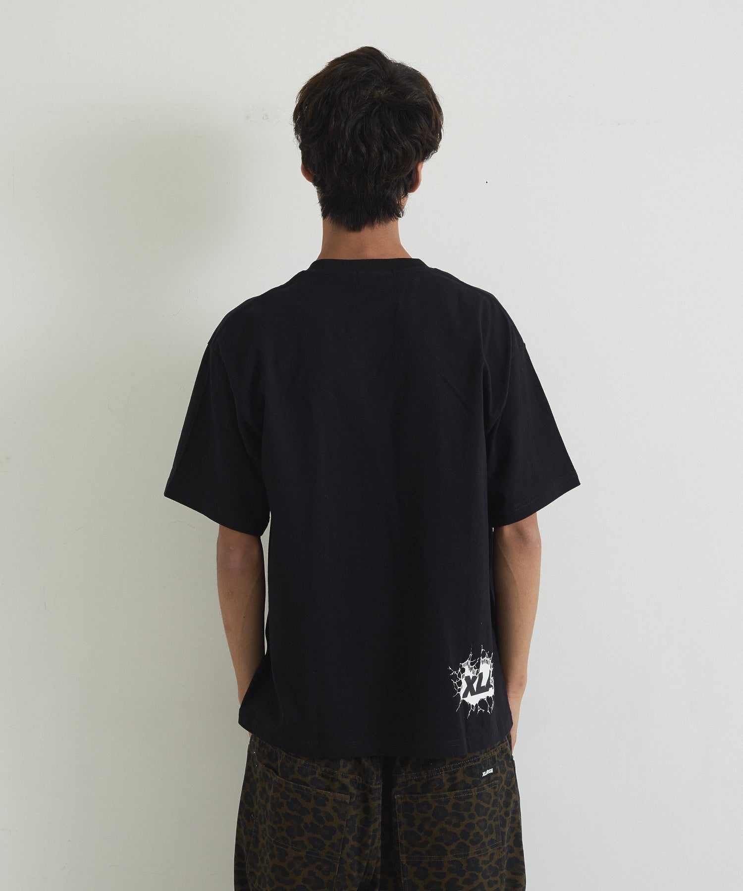 XLARGE×LIXTICK CRACK WALL OG S/S TEE