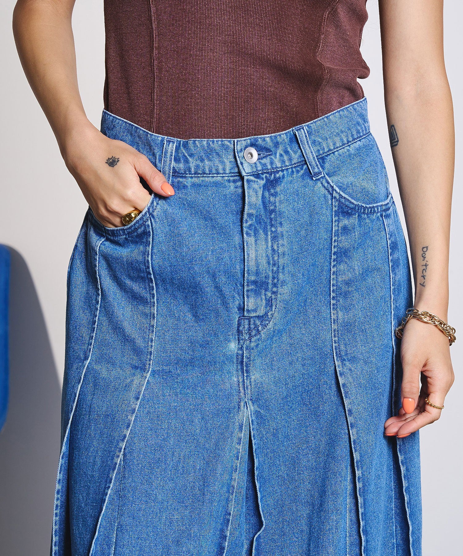 DENIM PLEATED LONG SKIRT