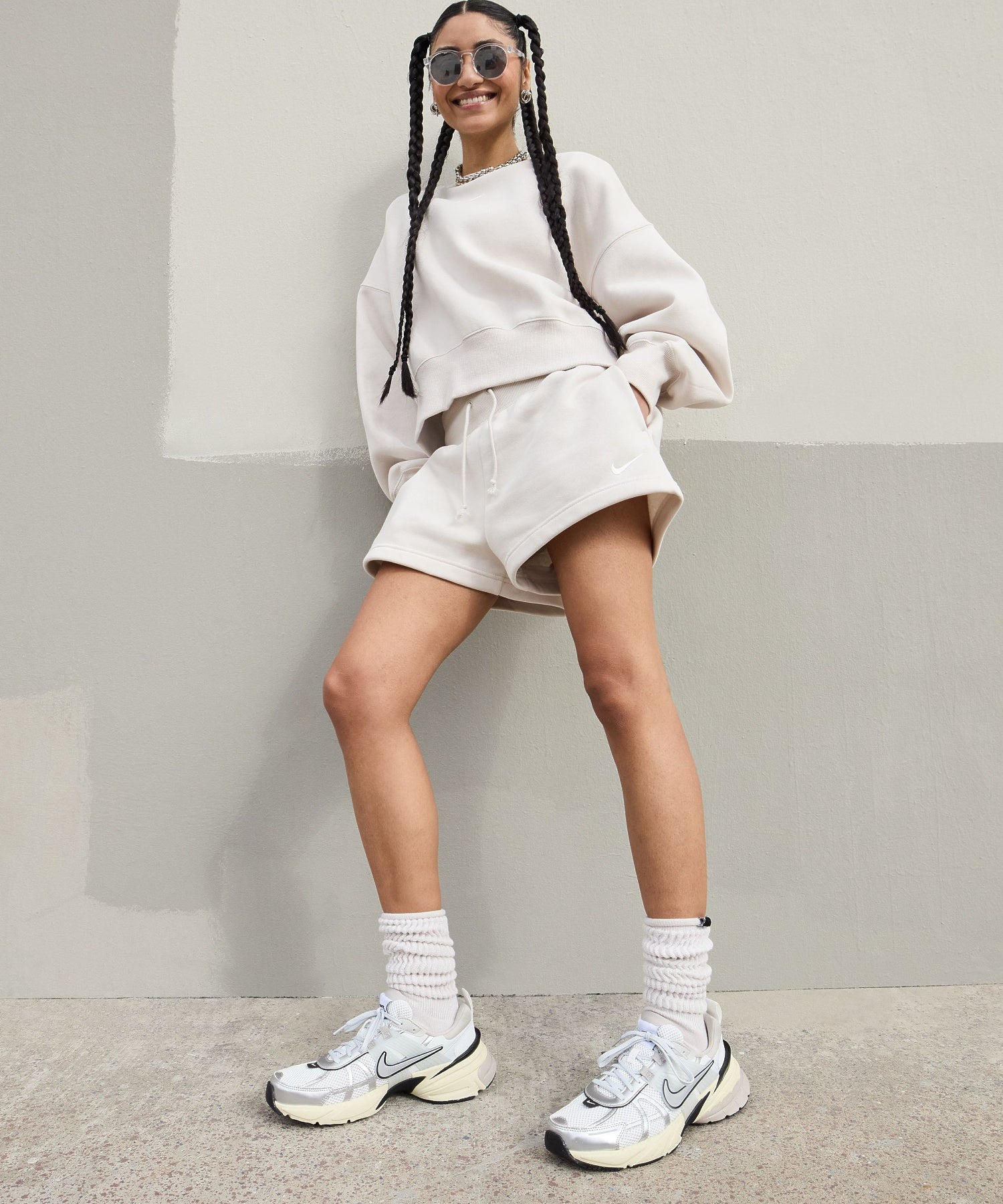 NIKE FD0736-100 WMNS V2K RUN