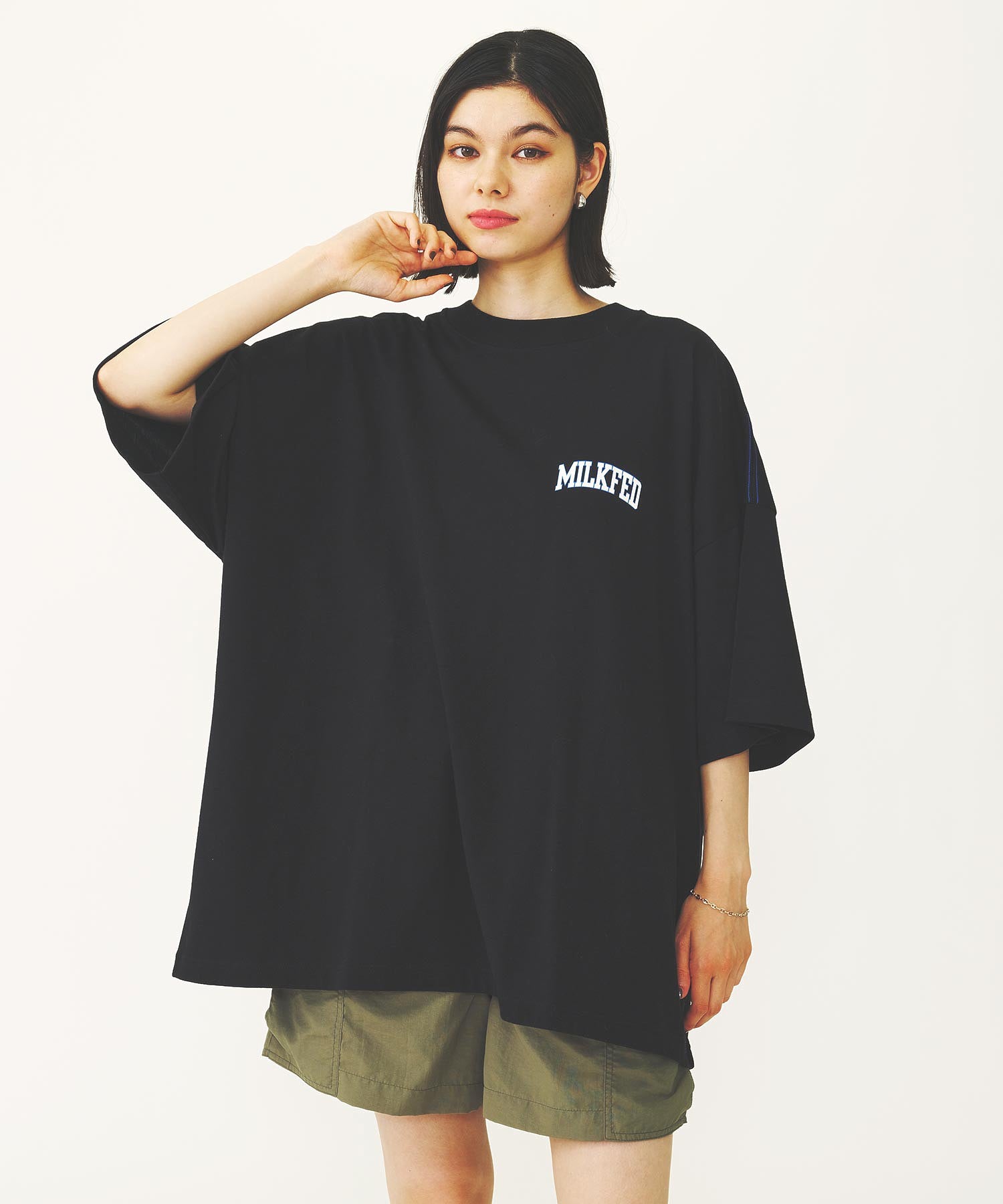 COLLEGE LOGO SUPER BIG S/S TOP