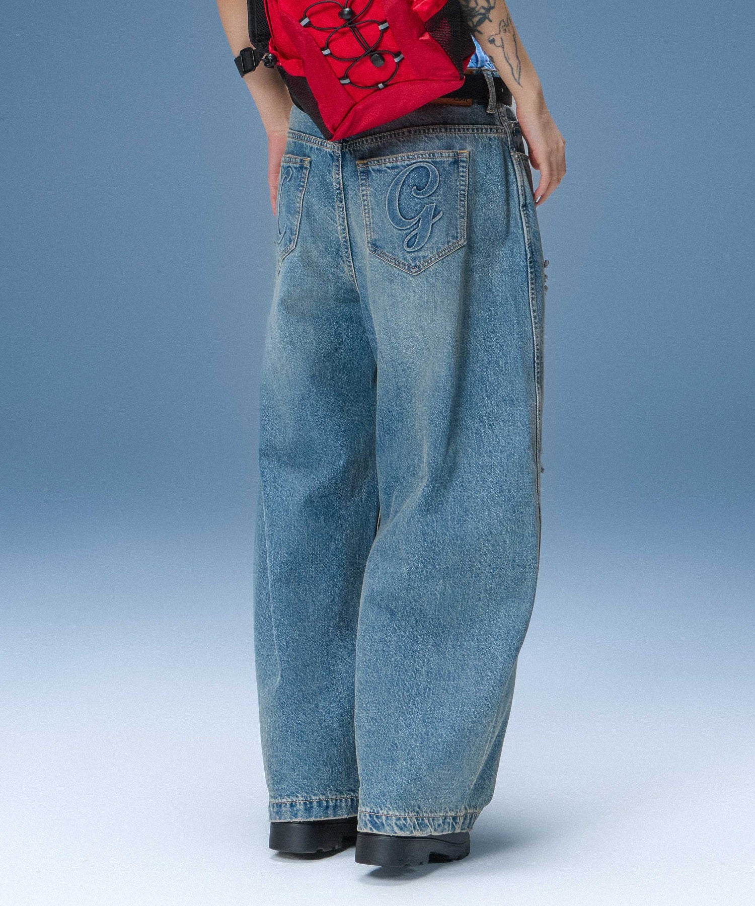 DISTRESSED BAGGY DENIM PANTS