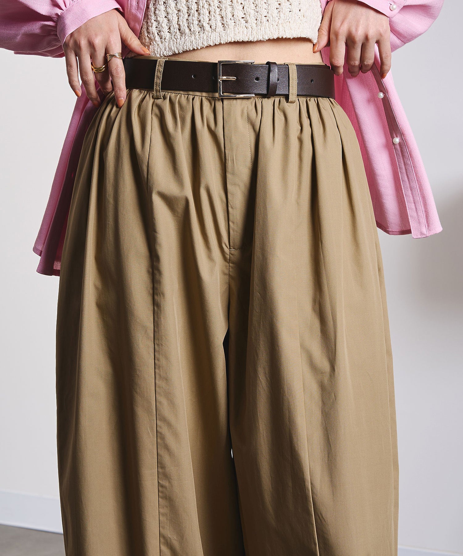 GATHER CURVE PANTS