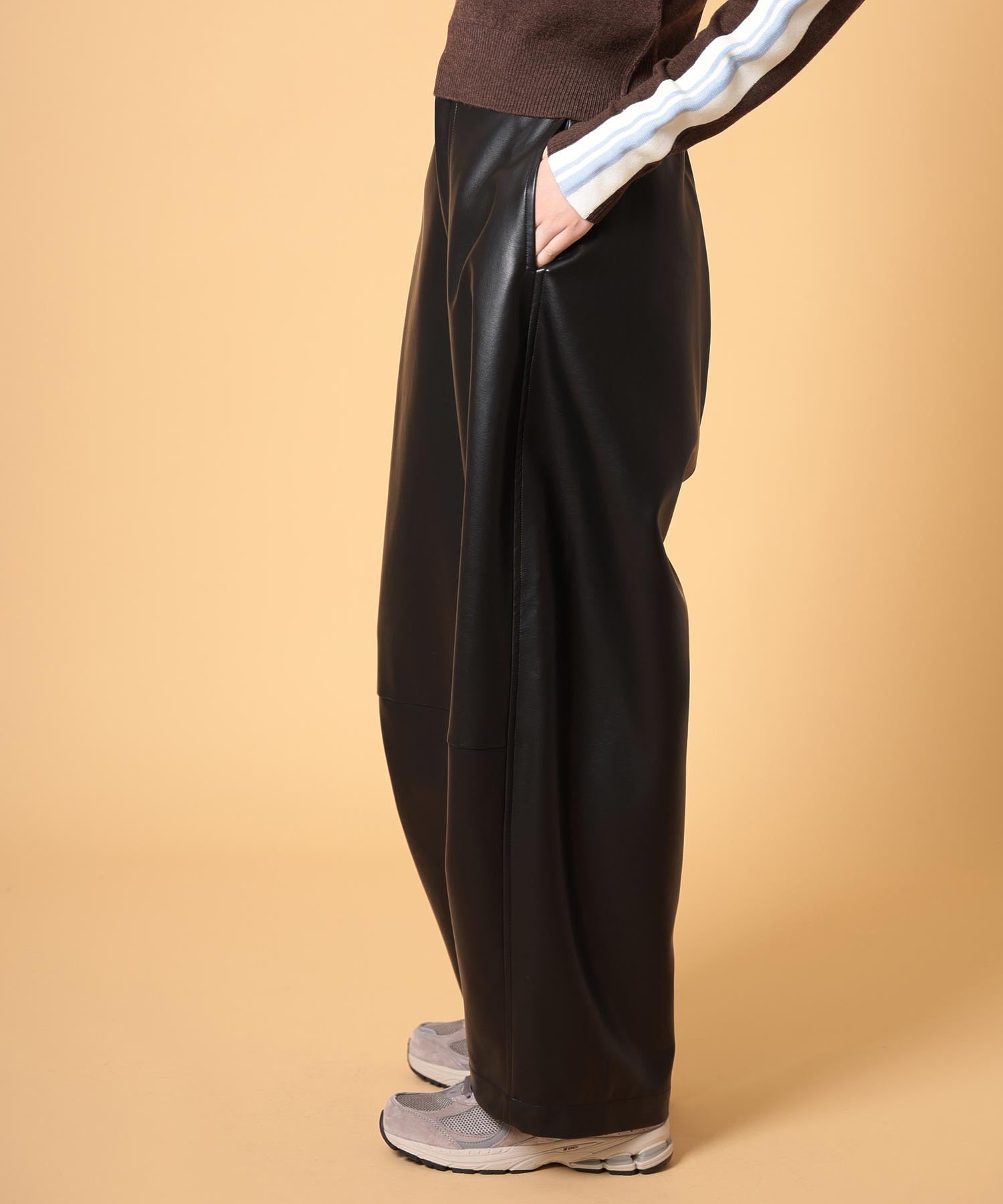 レザーカーブパンツ
