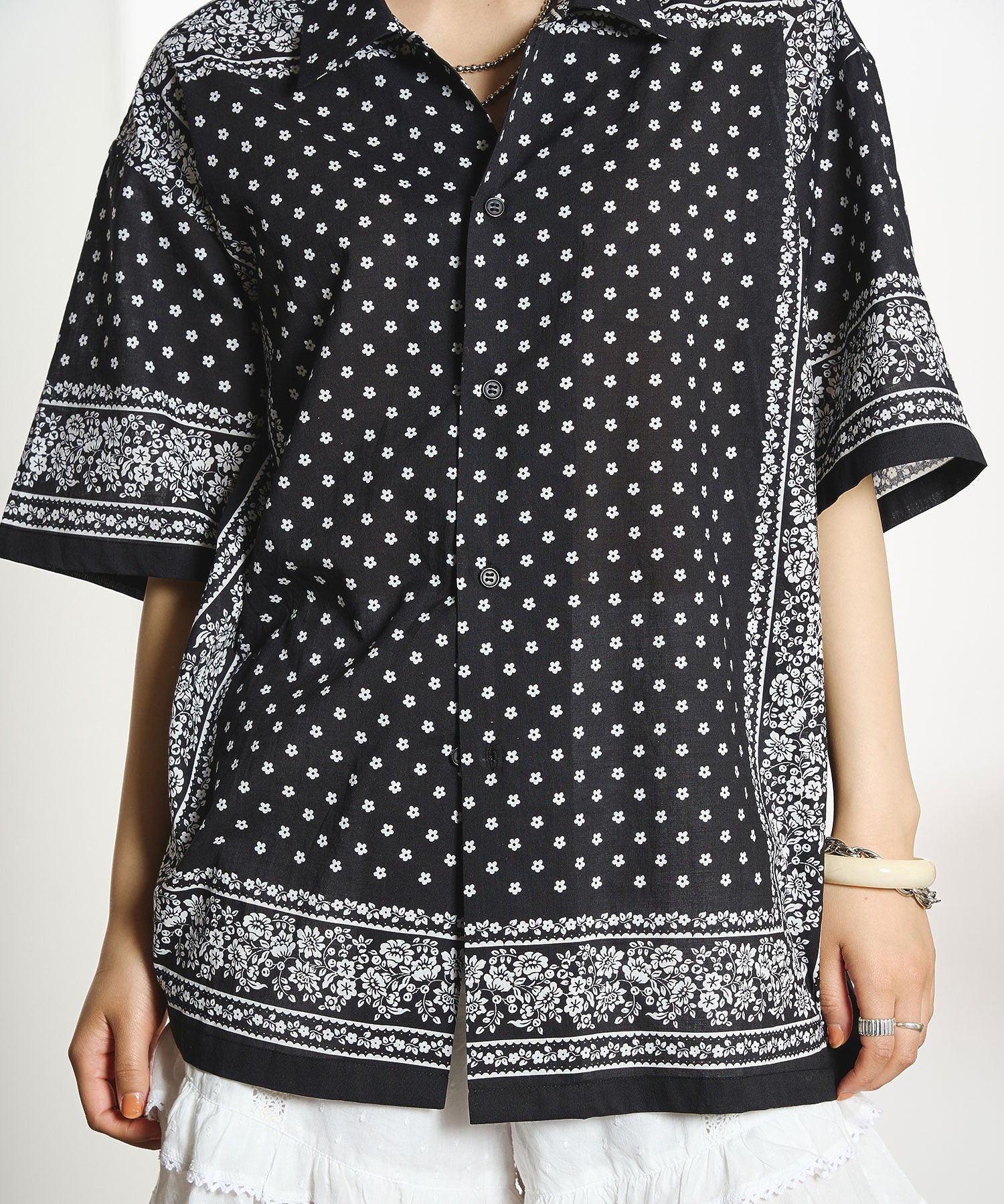【ROSE BUD別注】INDIA IS BEAUTIFUL/SHORT-SLEEVE PRINTED SHIRT
