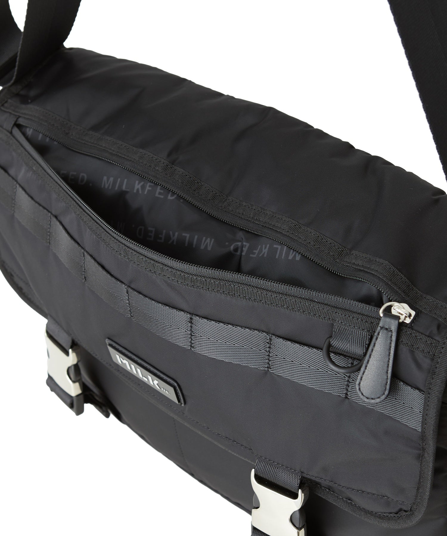 LOGO PLATE MESSENGER BAG MILKFED.