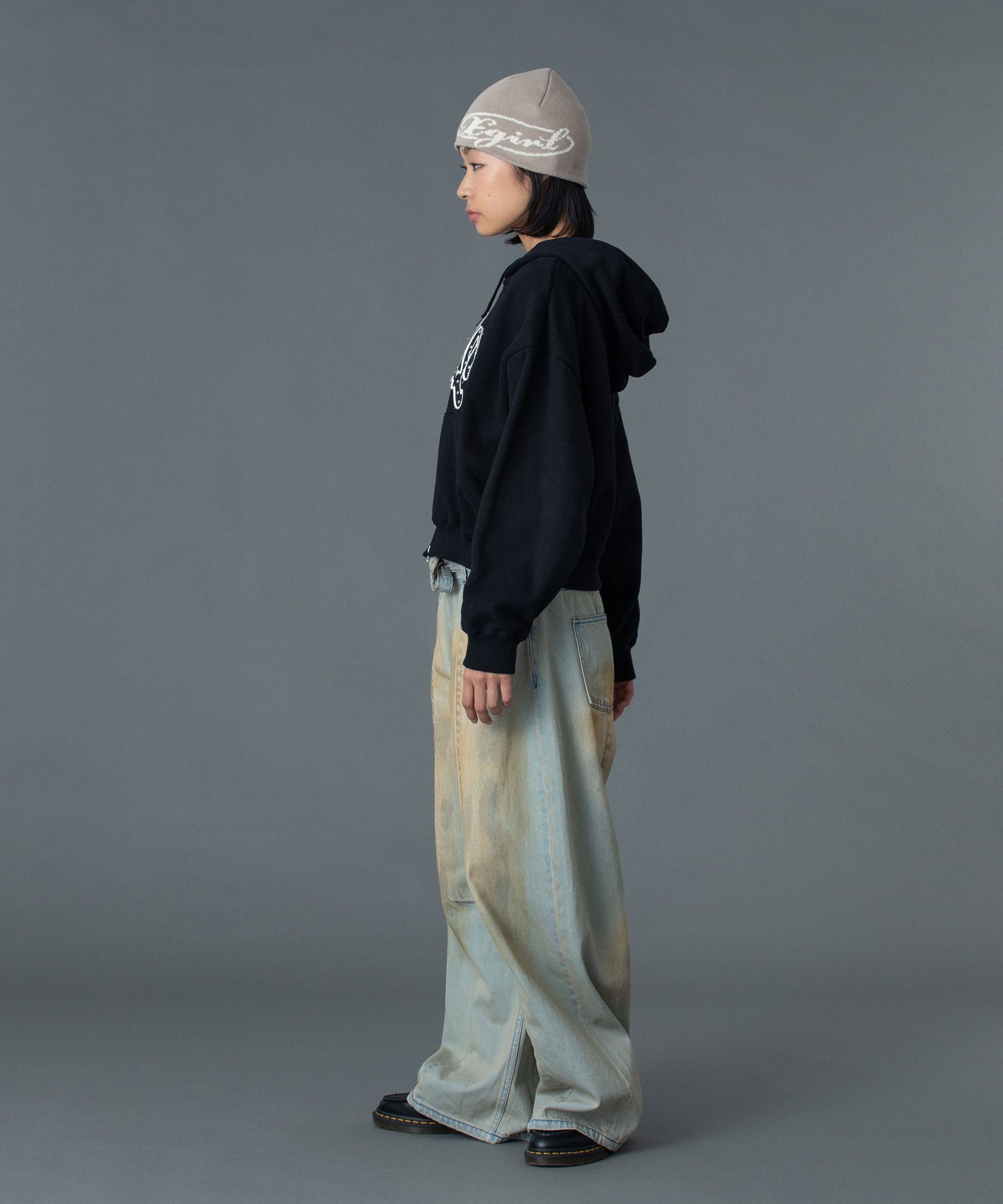 FADED FACE LABEL WIDE BAGGY DENIM PANTS