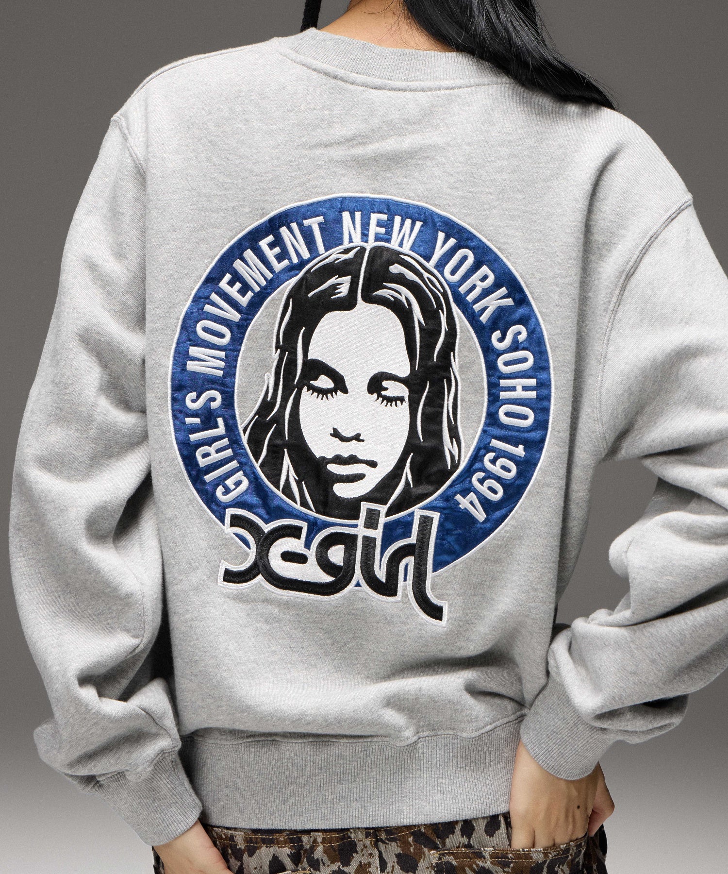 FACE IN CIRCLE LOGO PATCH CREWNECK SWEATSHIRT