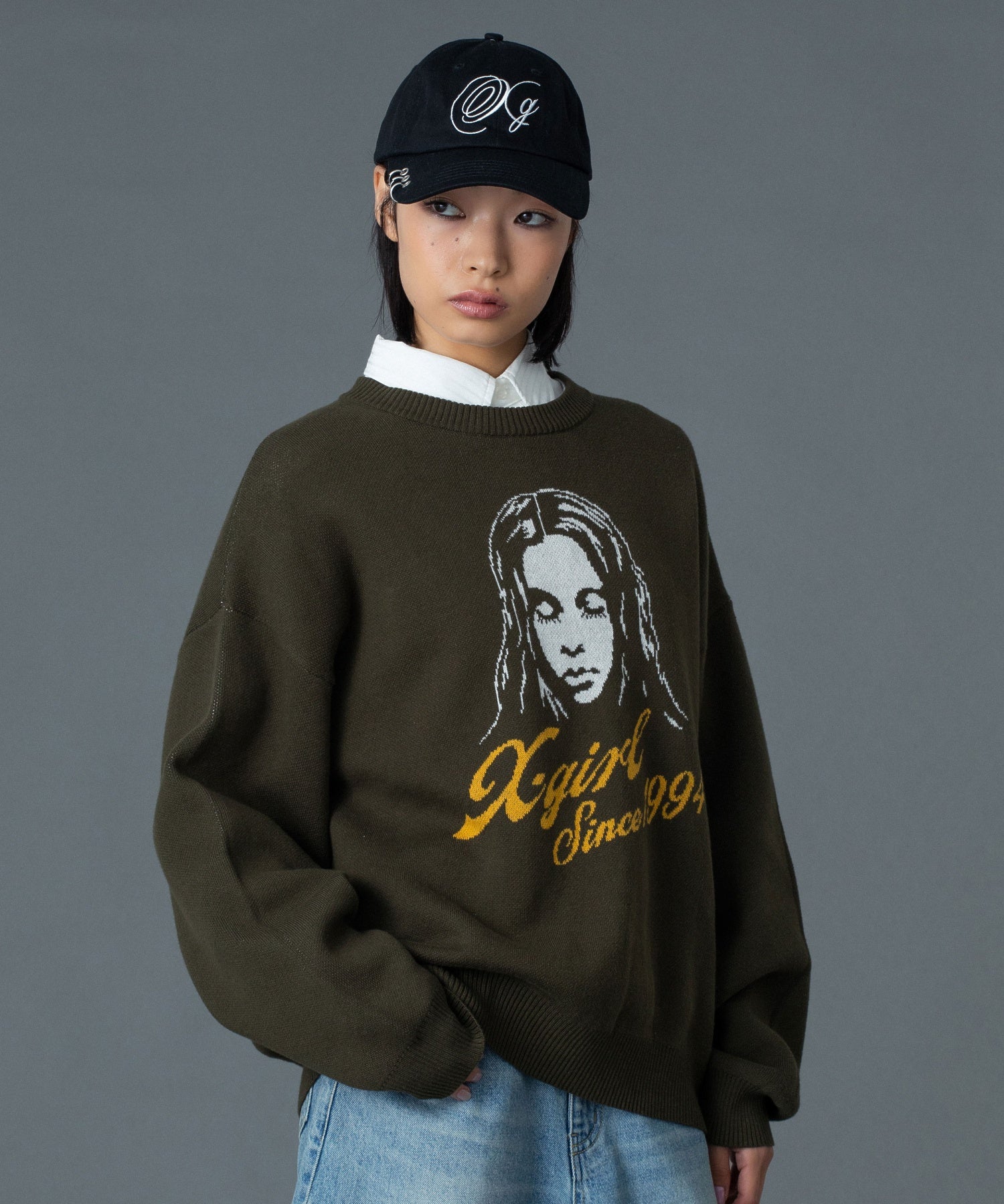 CURSIVE LOGO AND FACE JACQUARD KNIT TOP