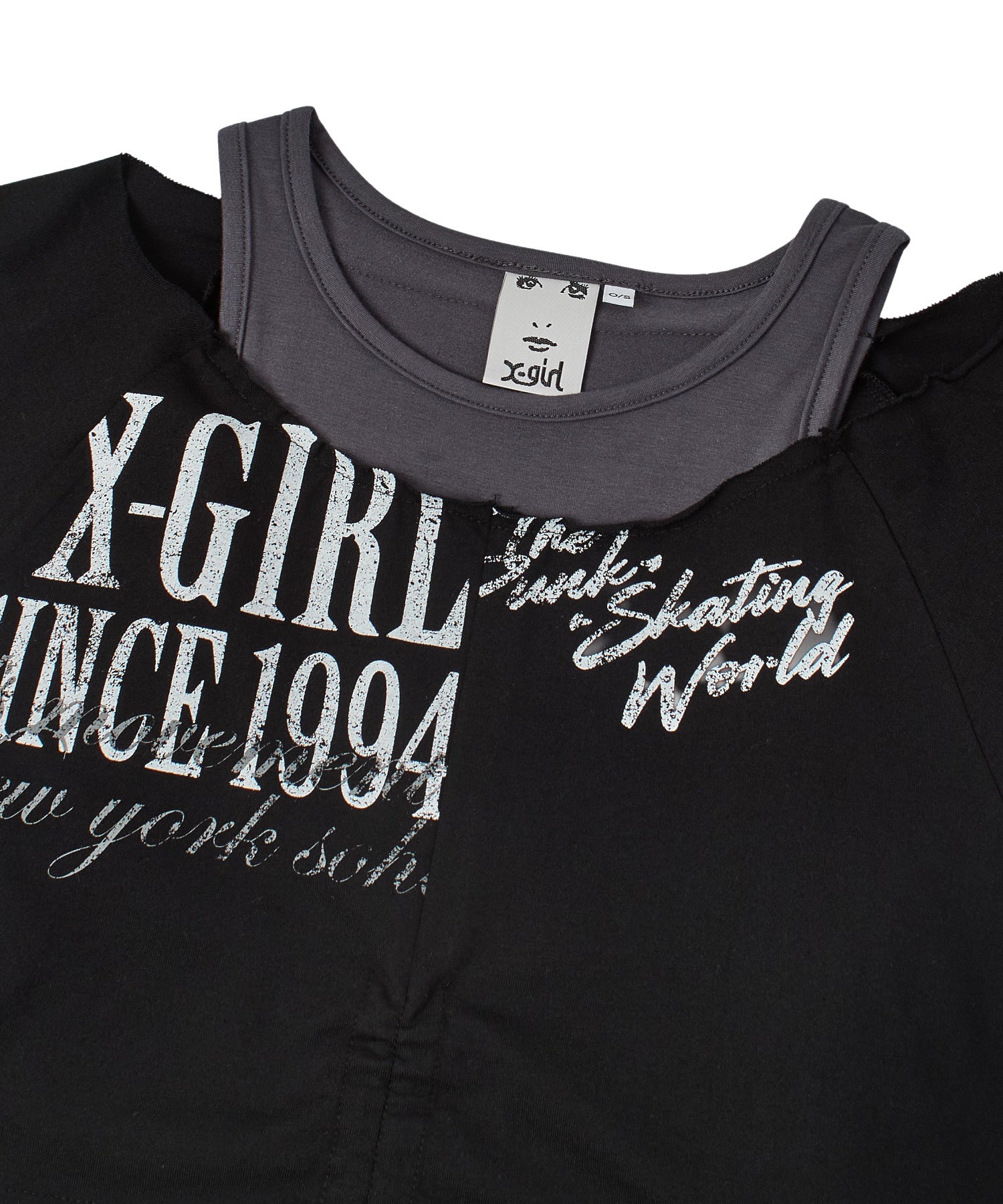 LAYERED STYLE PANELED GRAPHIC S/S TOP