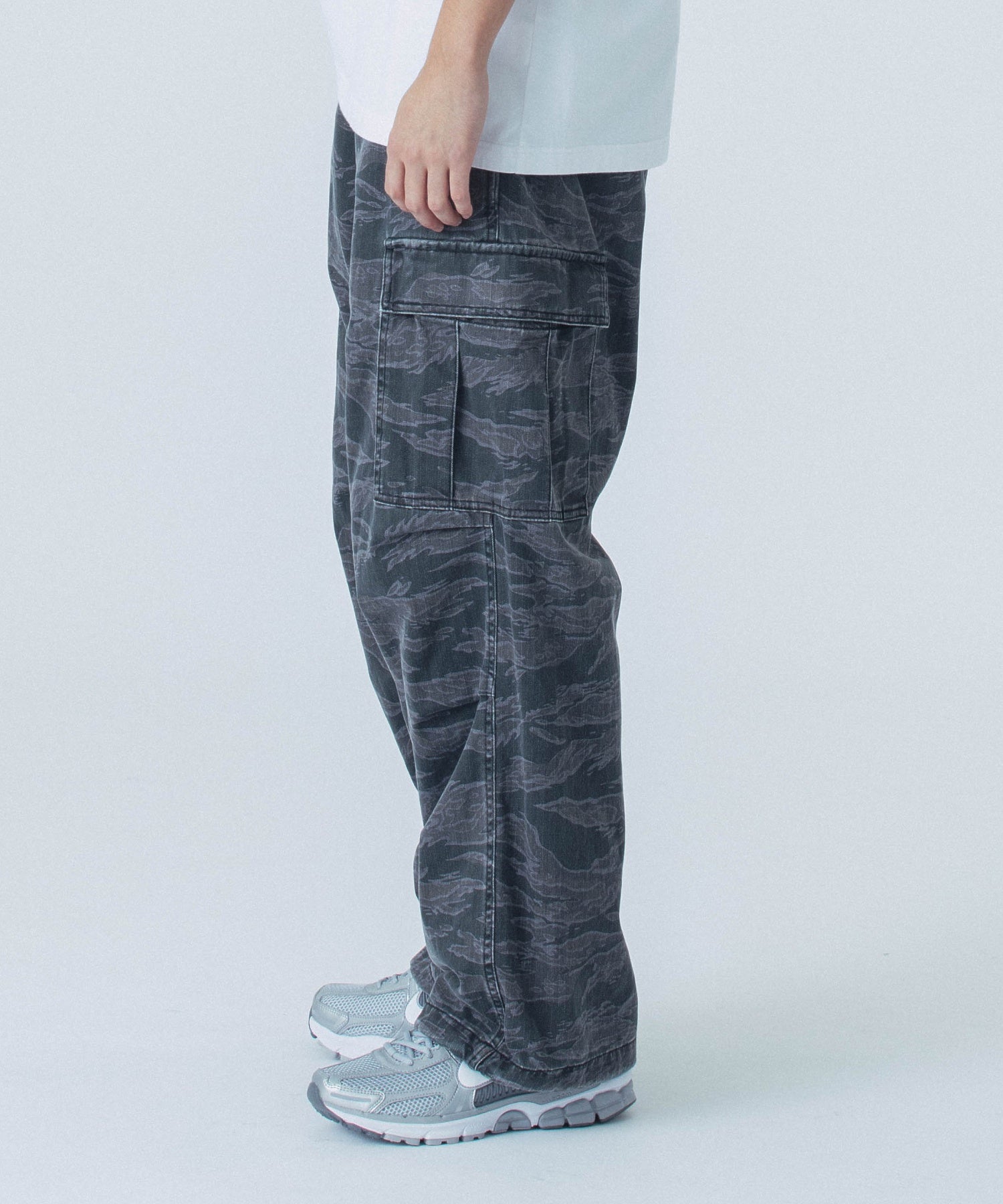 TIGER CAMO CARGO PANTS