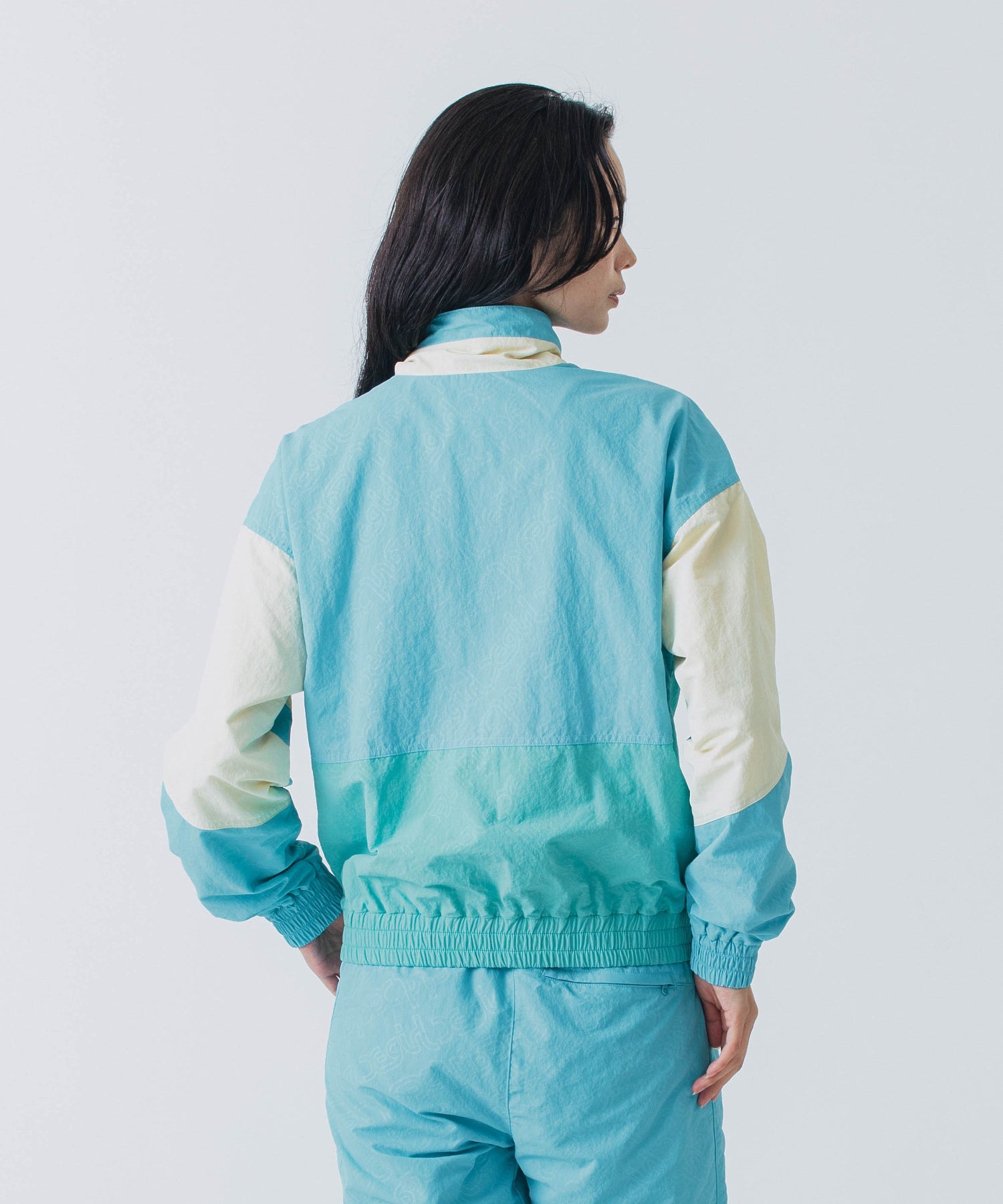 EMBOSSED WIND UP JACKET