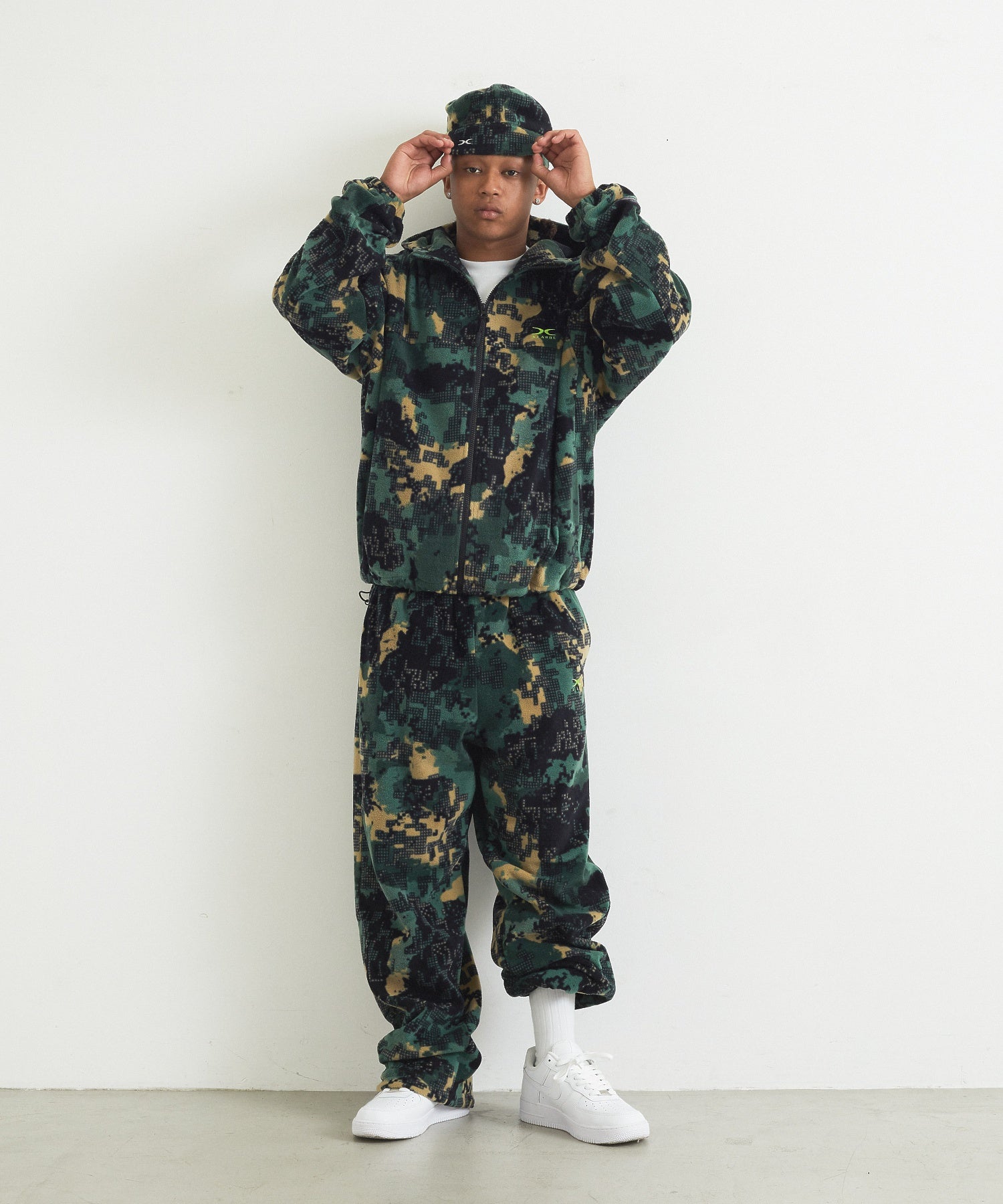 MODEL身長：170cm / 着用サイズ：Lサイズ