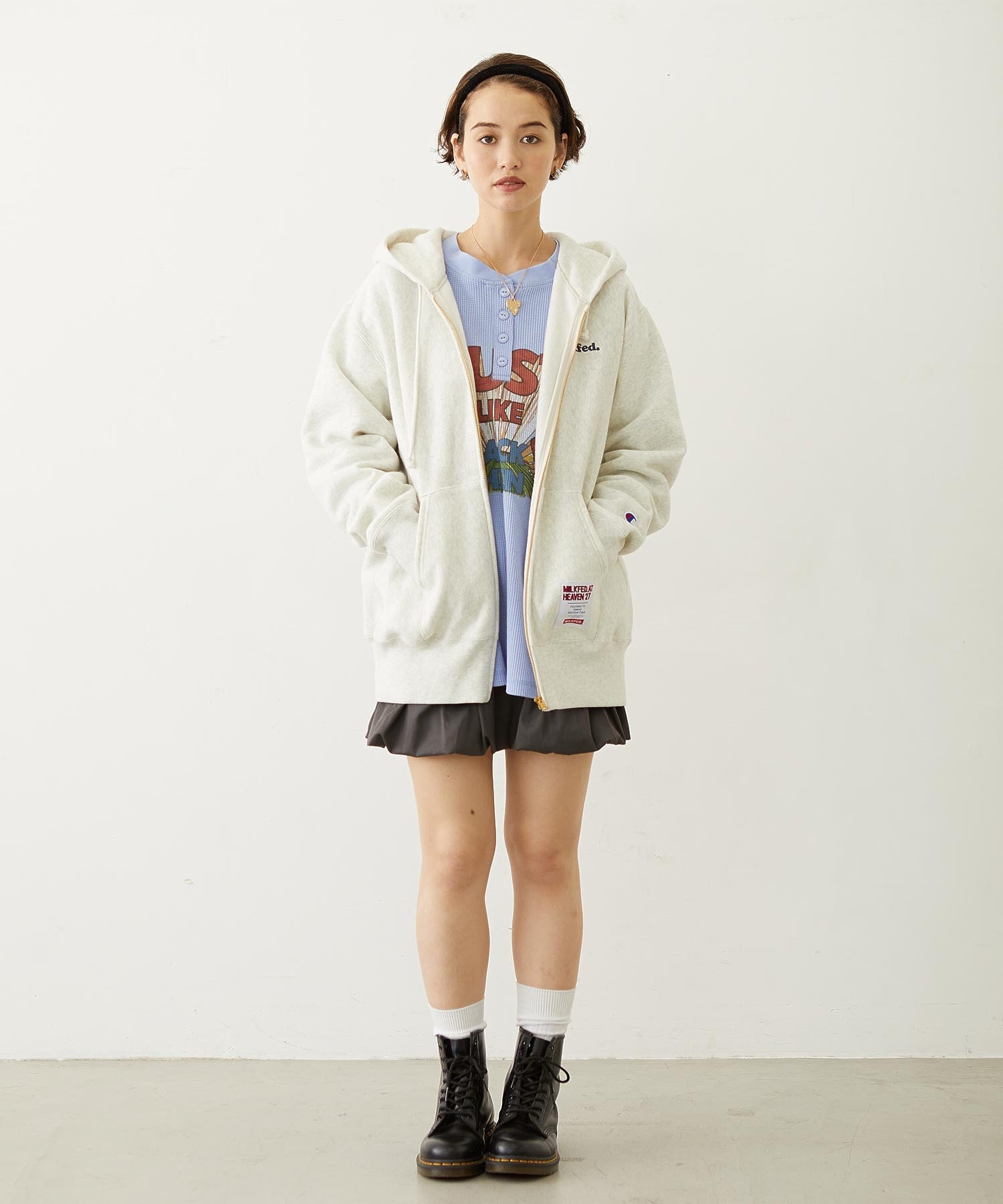 HENLEY NECK GRAPHIC L/S TOP