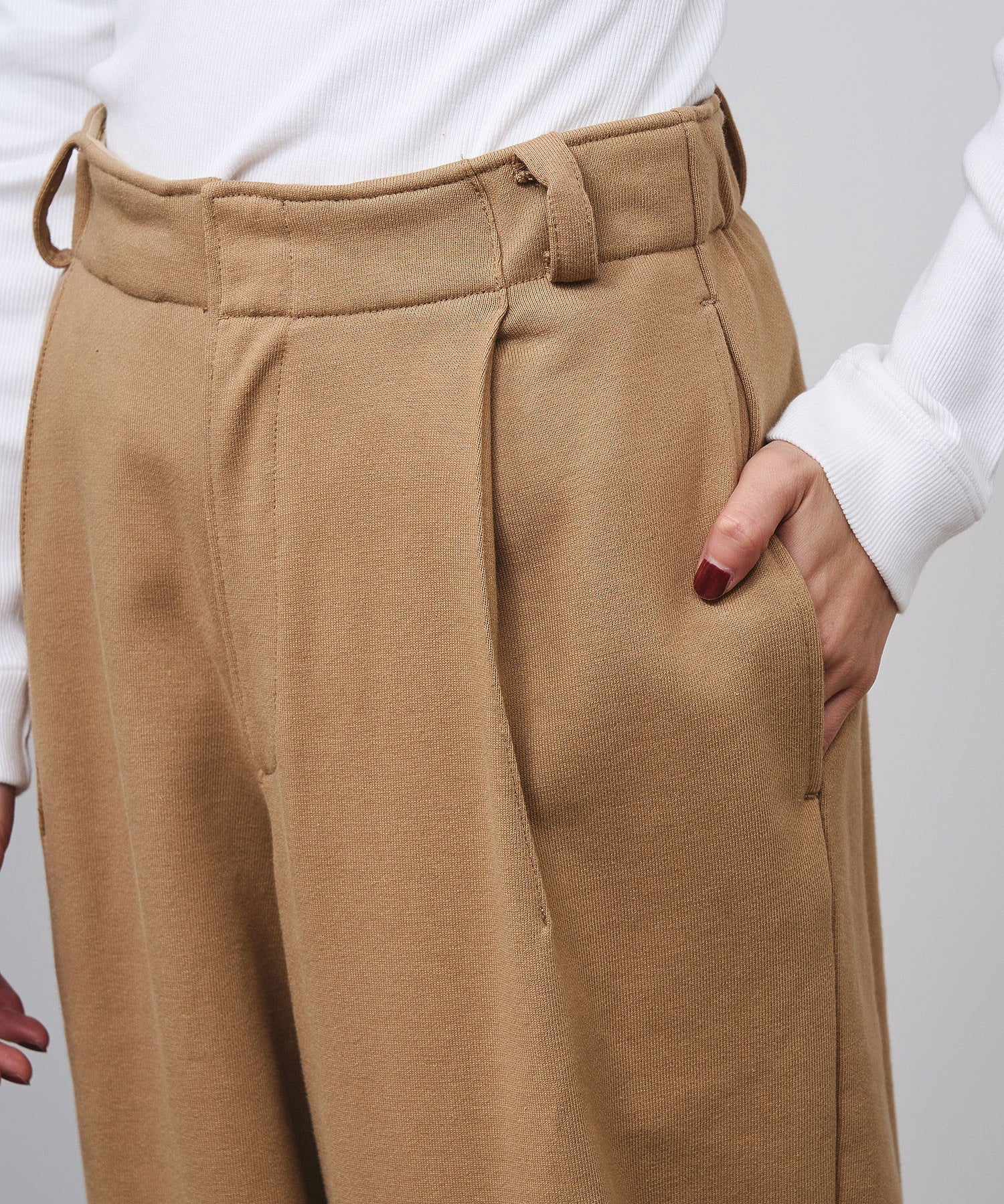 TUCKED WIDE-LEG SWEATPANTS