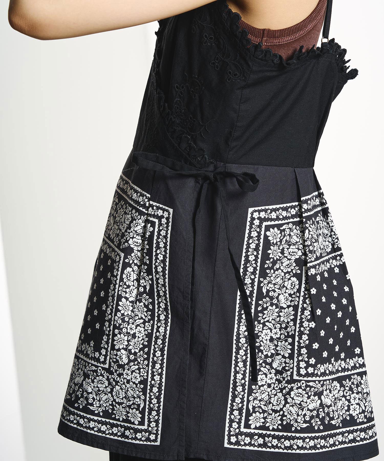 【ROSE BUD別注】INDIA IS BEAUTIFUL/BLACK BANDANA CAMISOLE
