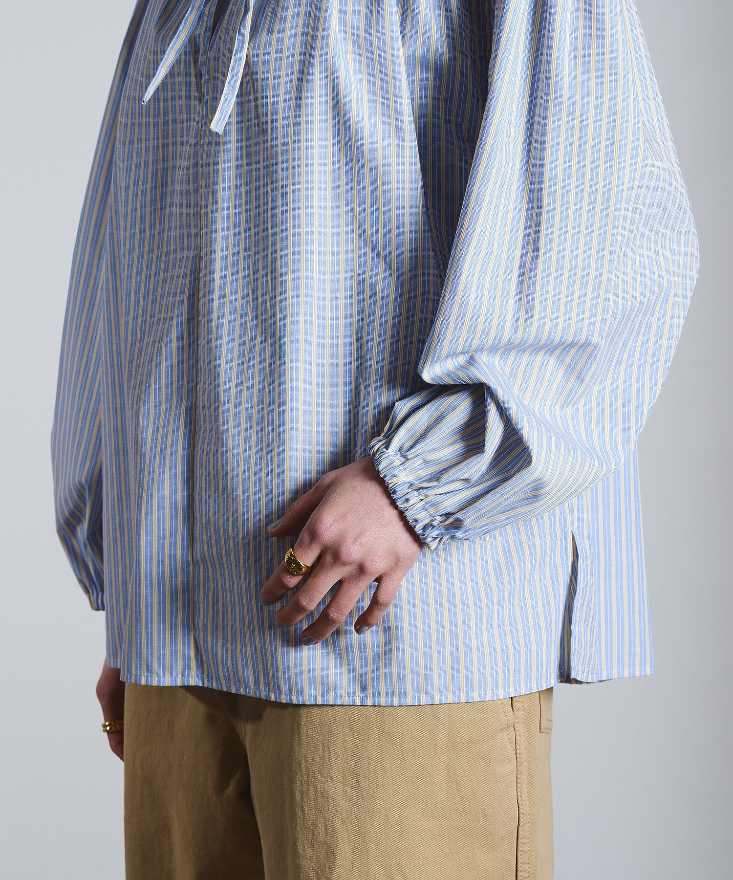 RUFFLED COLLAR BLOUSE