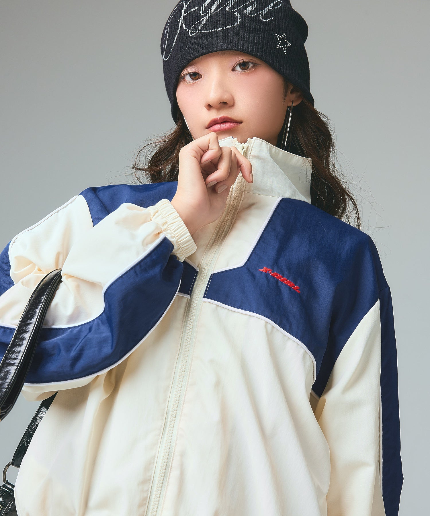 SPRAY LOGO AND STUDDED BEANIE