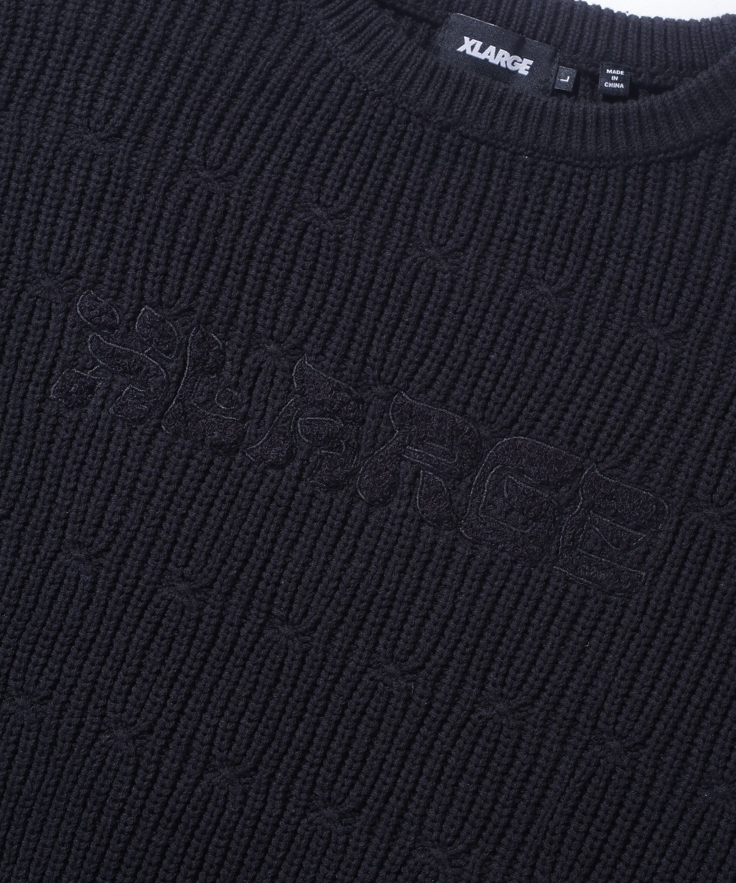 DEFORMED CABLE CREWNECK KNIT
