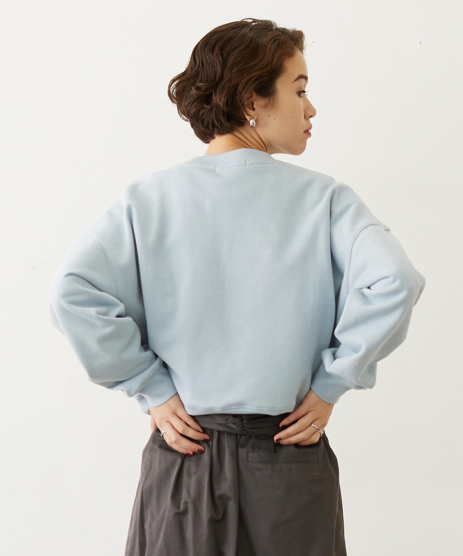 THREE-TIERED LOGO CLEAR PRINT SHORT CREW SWEAT