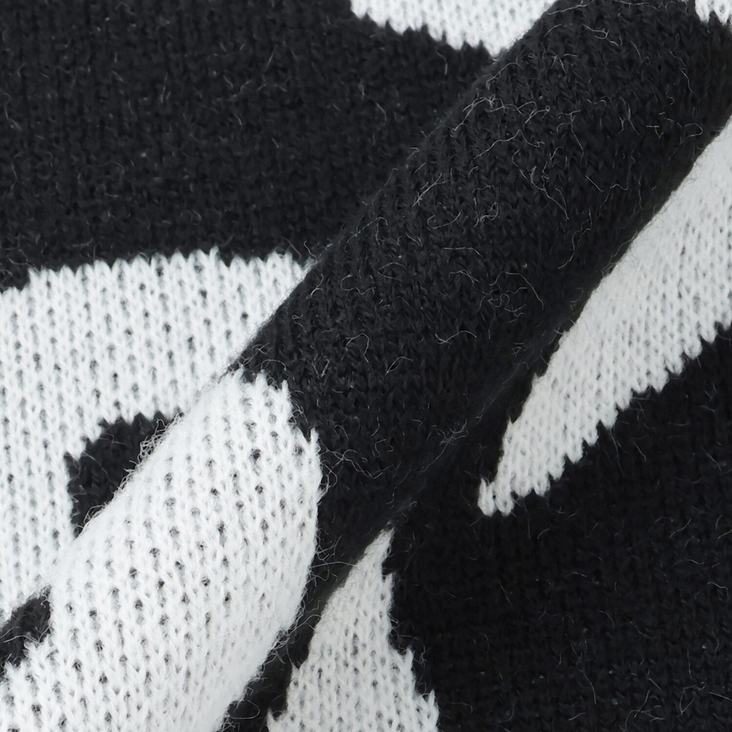 ロゴ総柄ニットプルオーバー