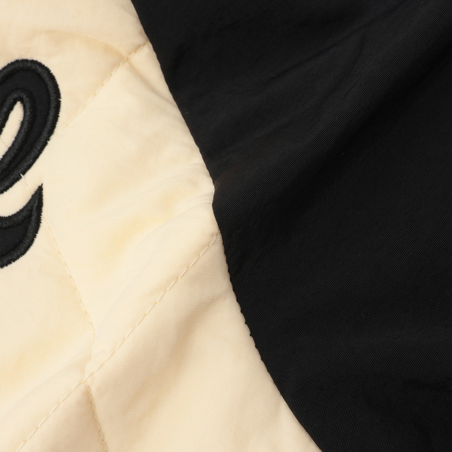 バックロゴキルティングブルゾン