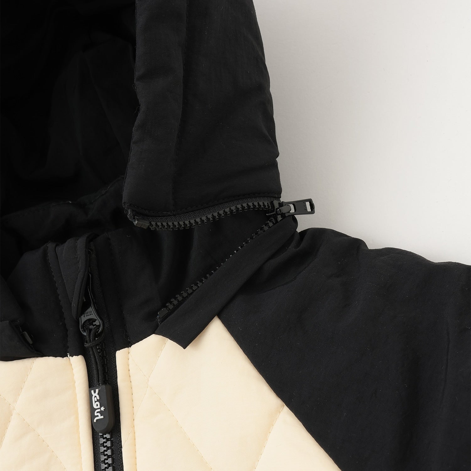 バックロゴキルティングブルゾン