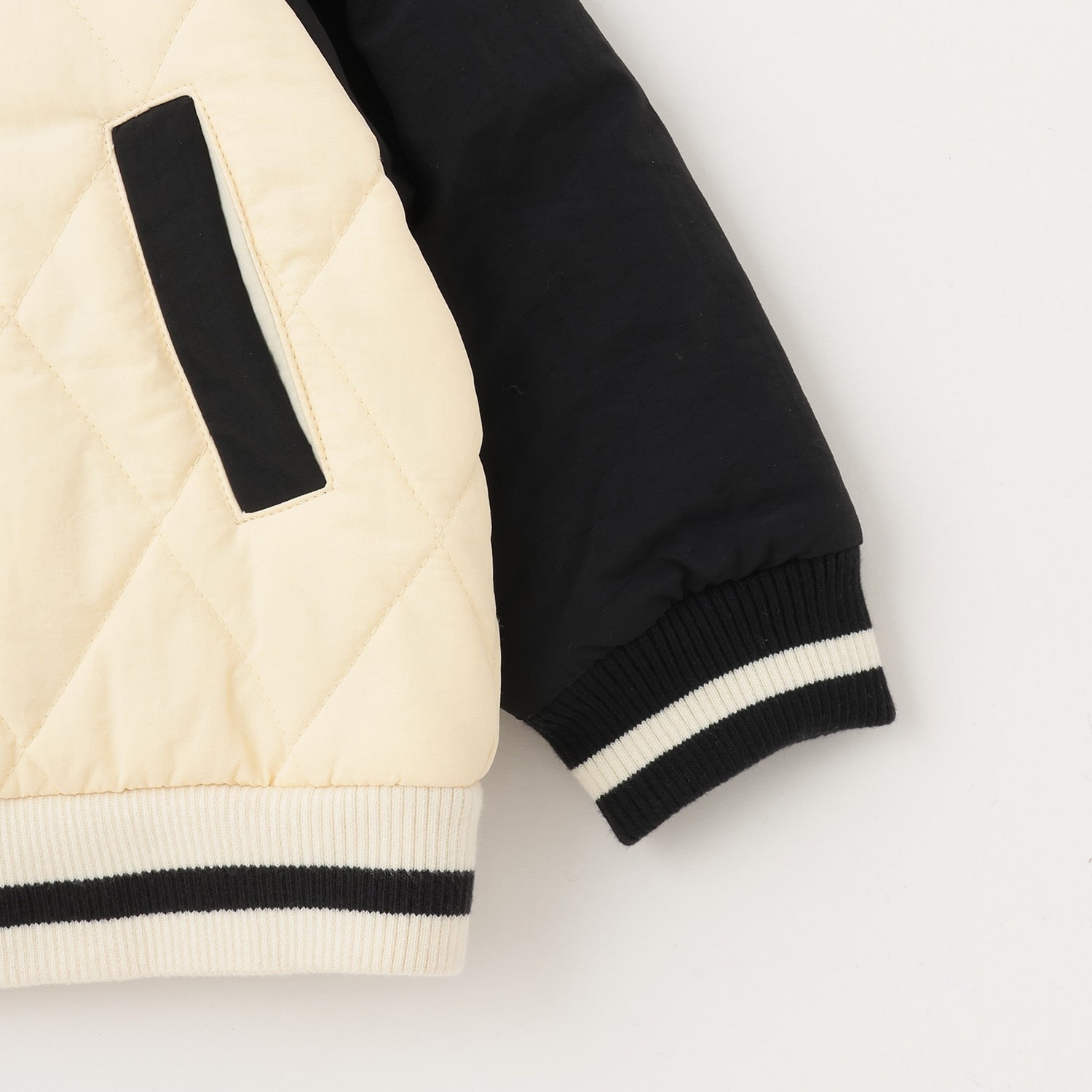 バックロゴキルティングブルゾン