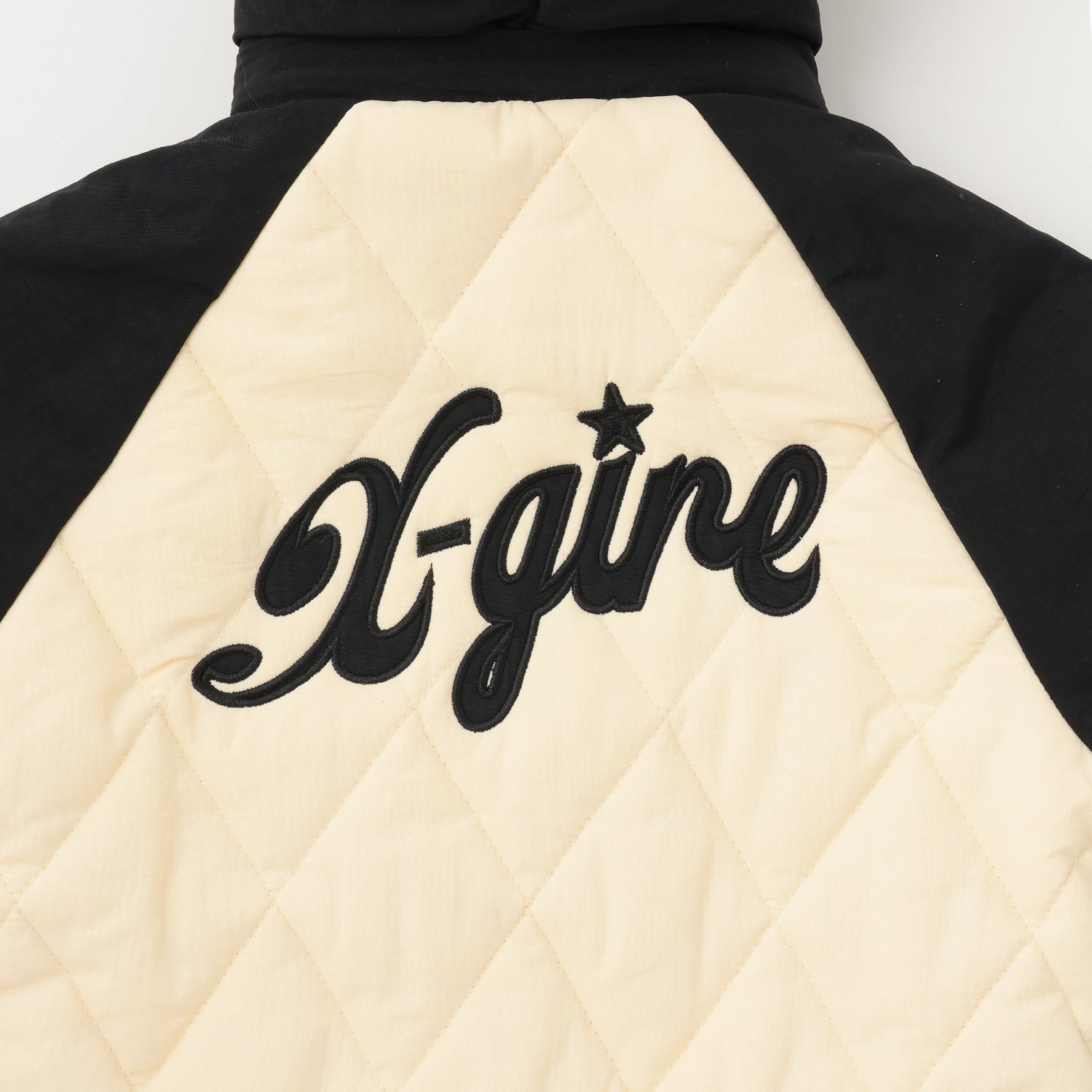 バックロゴキルティングブルゾン