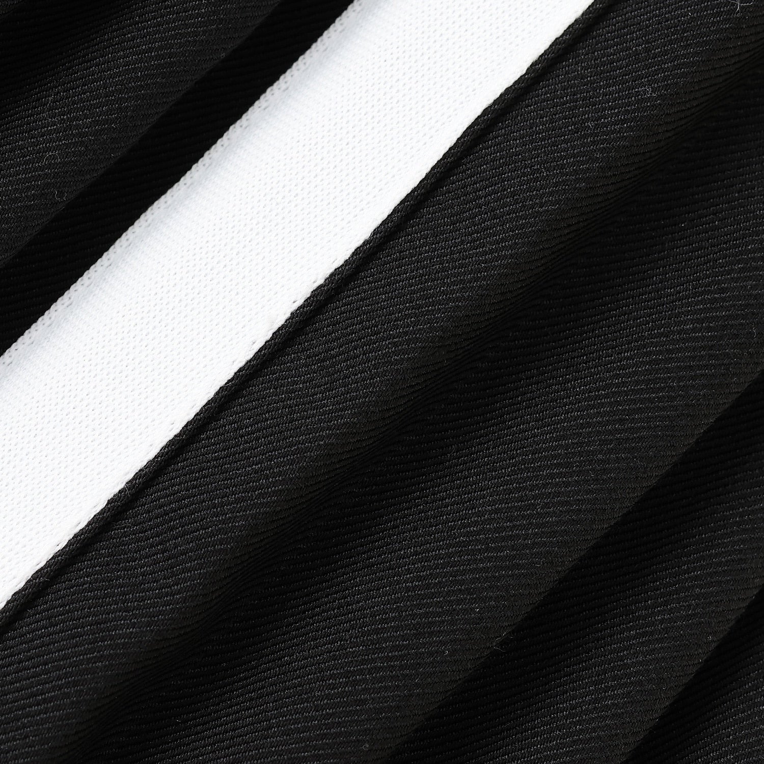 エンボスロゴプルオーバー+サイドラインプリーツスカートセット