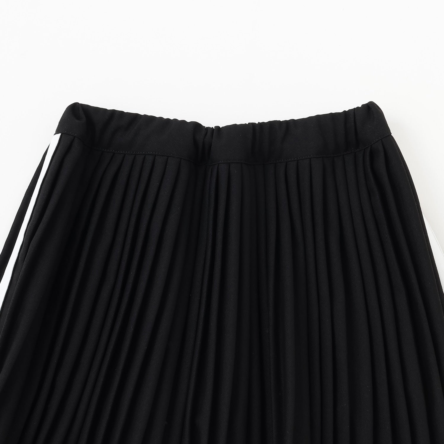 エンボスロゴプルオーバー+サイドラインプリーツスカートセット