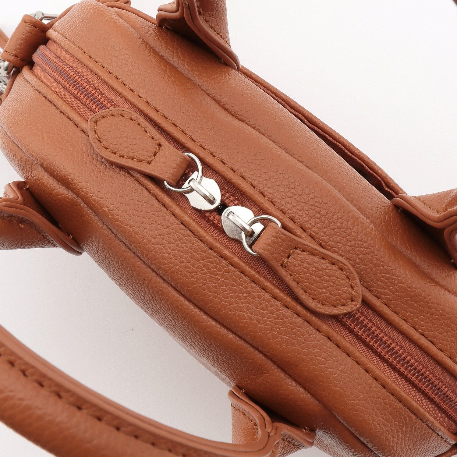 ロゴ型押し合皮ショルダーバッグ