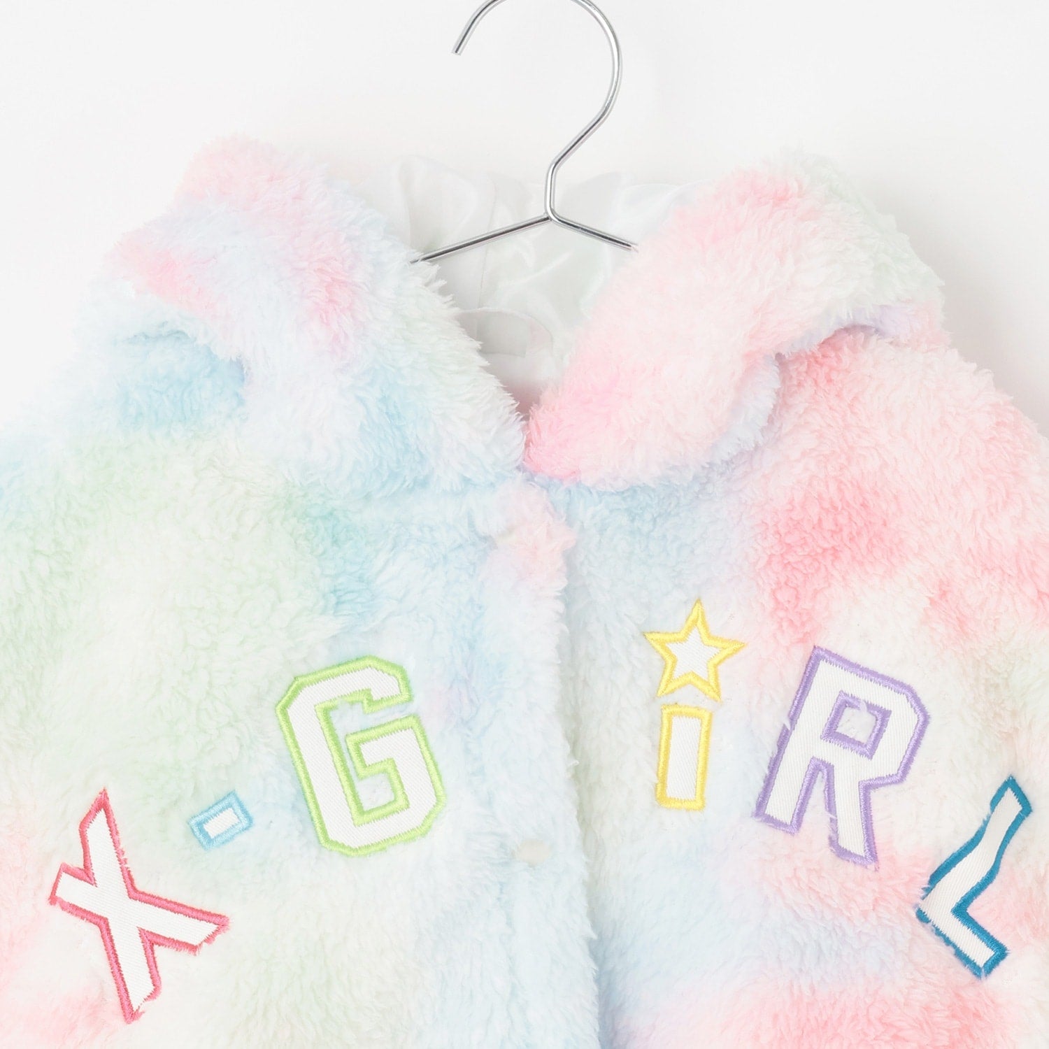 ロゴ刺しゅうアップリケフラッフィーポンチョ