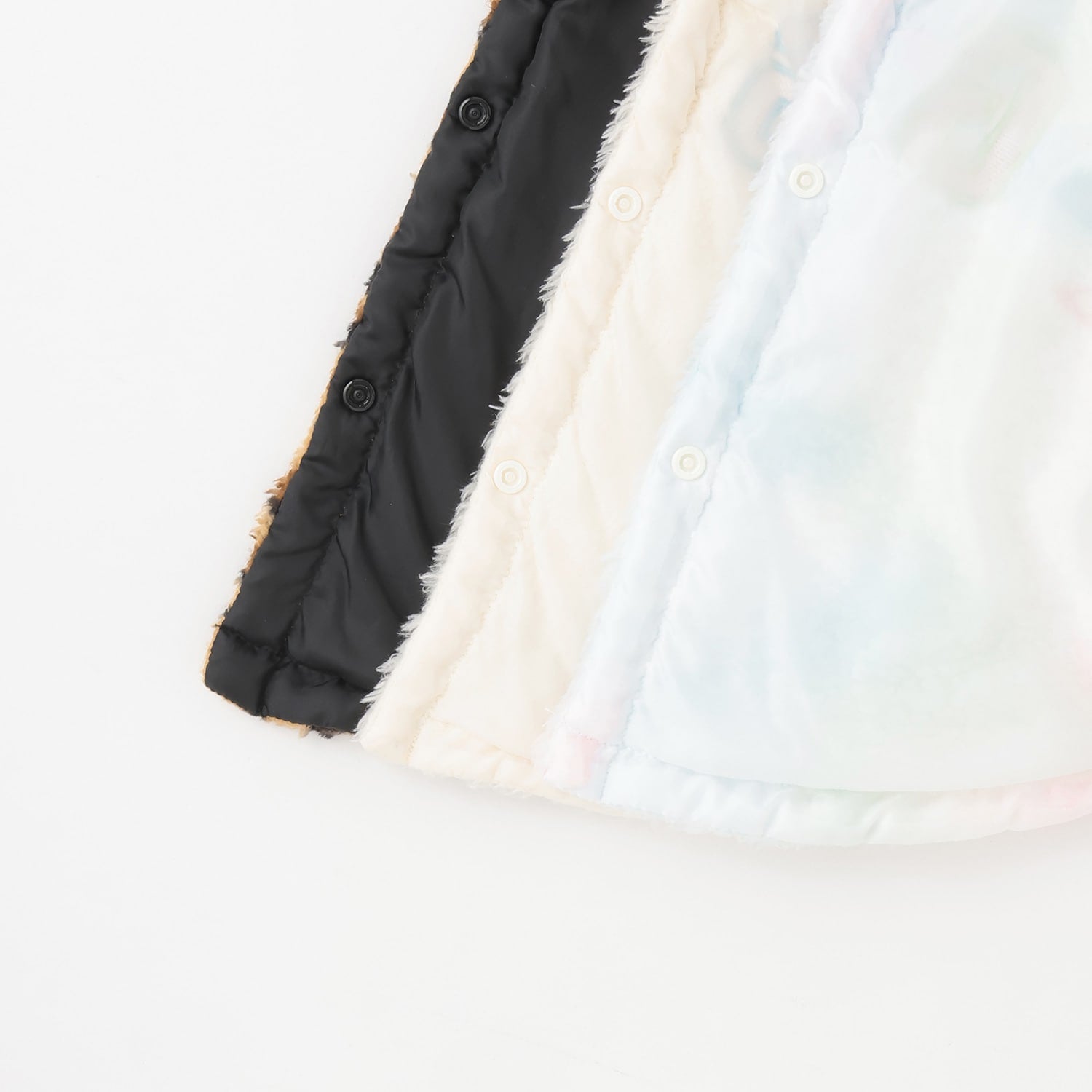 ロゴ刺しゅうアップリケフラッフィーポンチョ