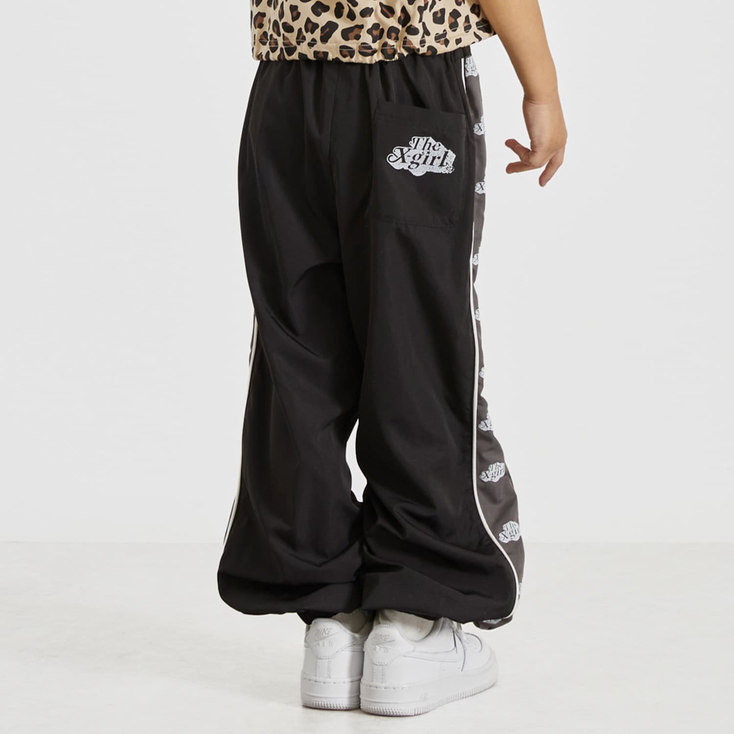 サイド切替ロゴパンツ