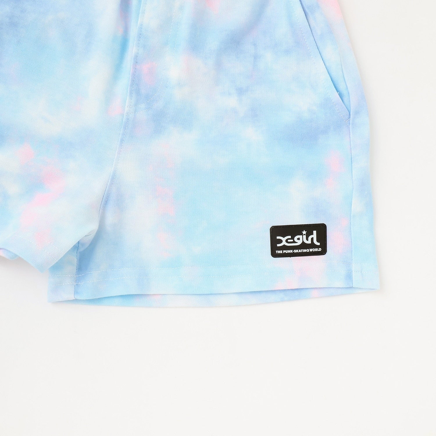 メッシュロゴ半袖Tシャツ+総柄ショートパンツ セット