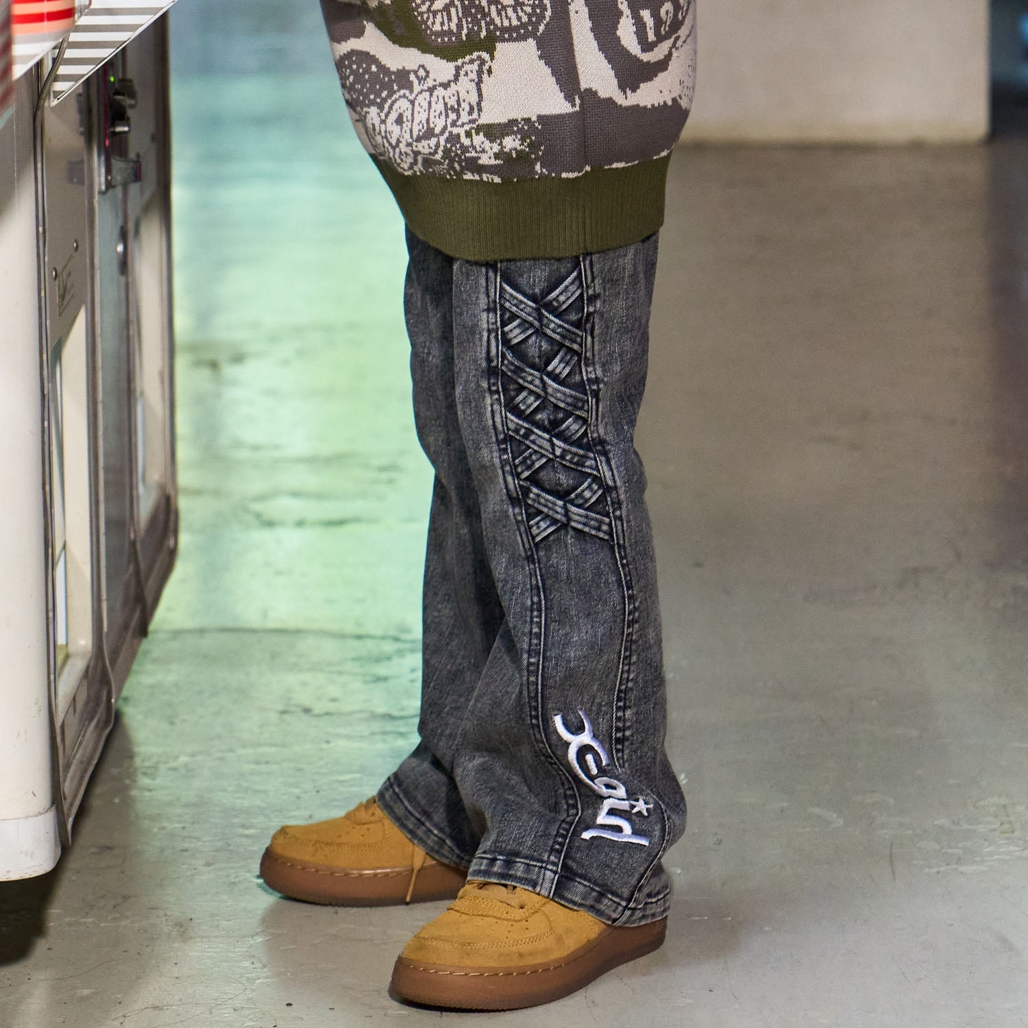 サイドレースアップ デニムフレアパンツ