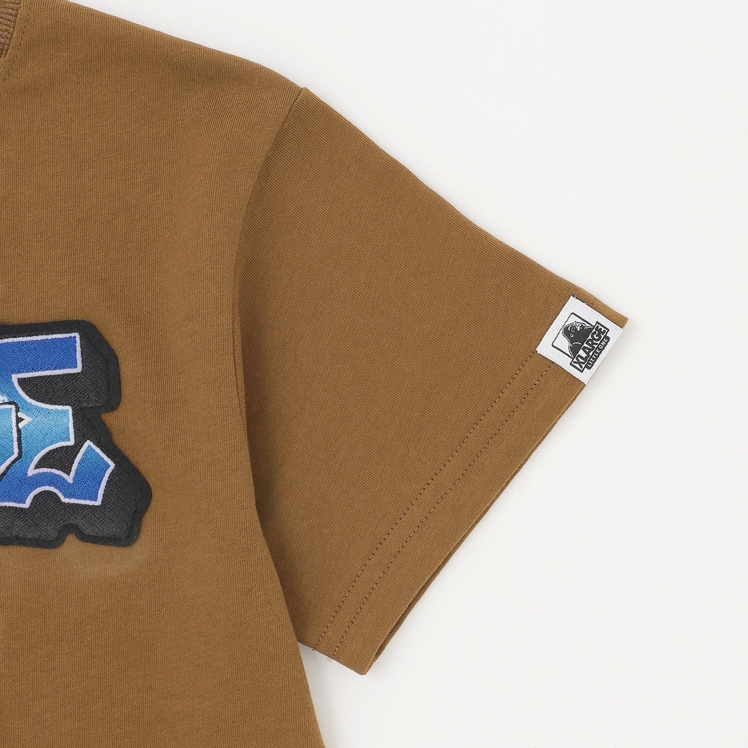グラデーションロゴ刺しゅう半袖Tシャツ