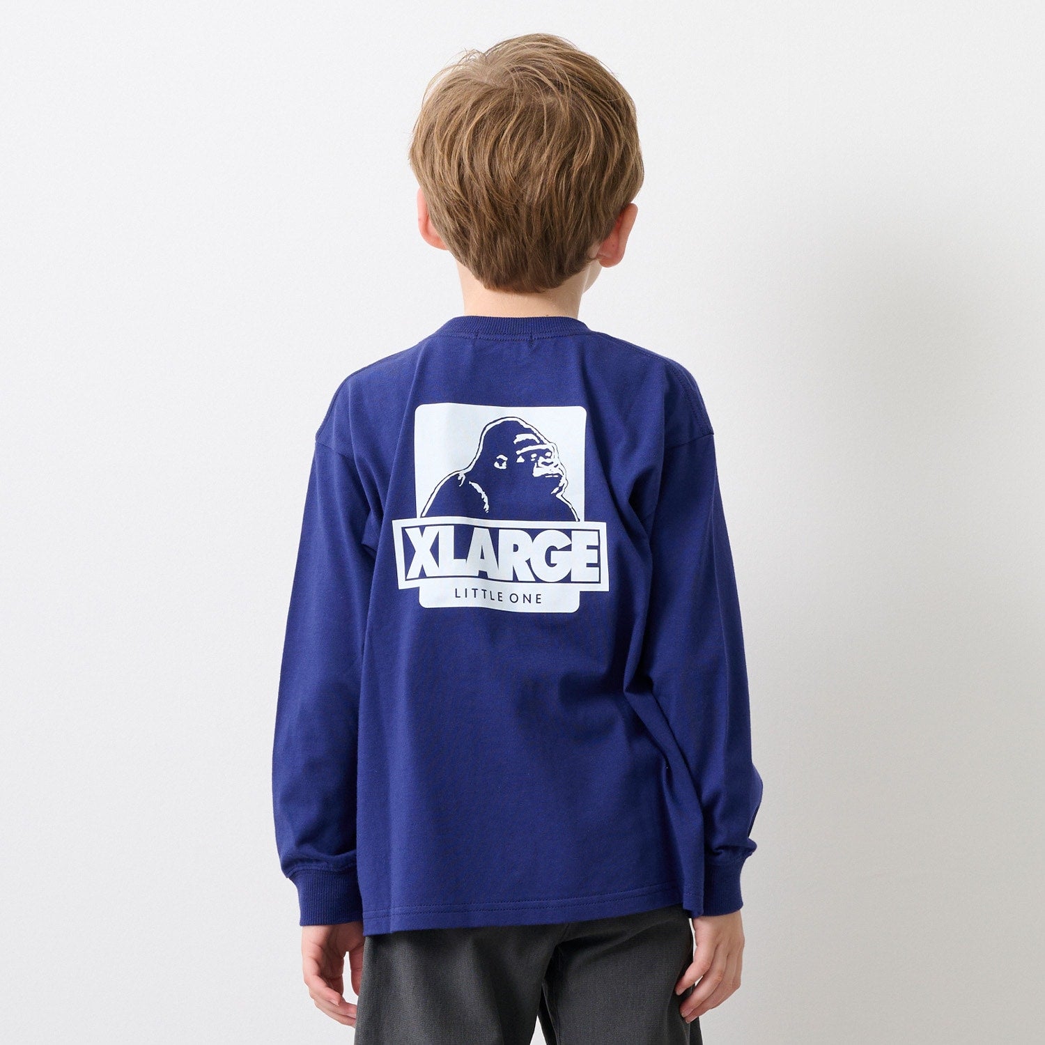 バックロゴ長袖Tシャツ