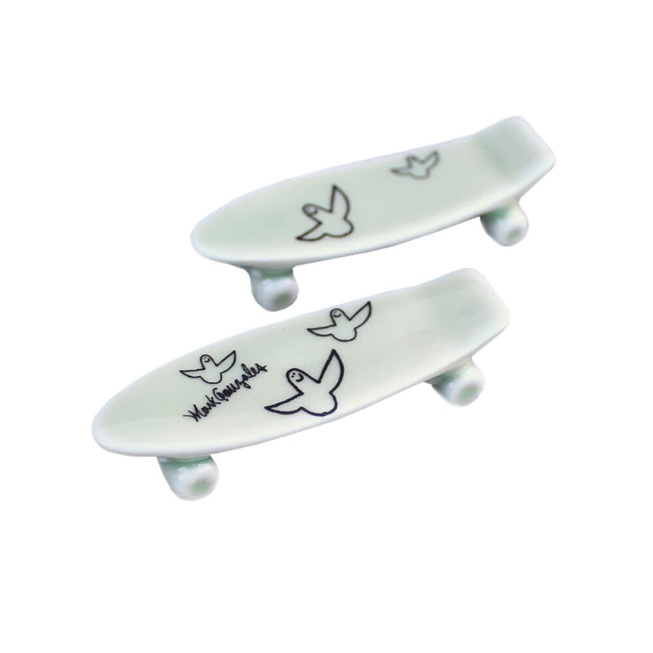 TALKY/Mark Gonzales / skate board chopstick rest