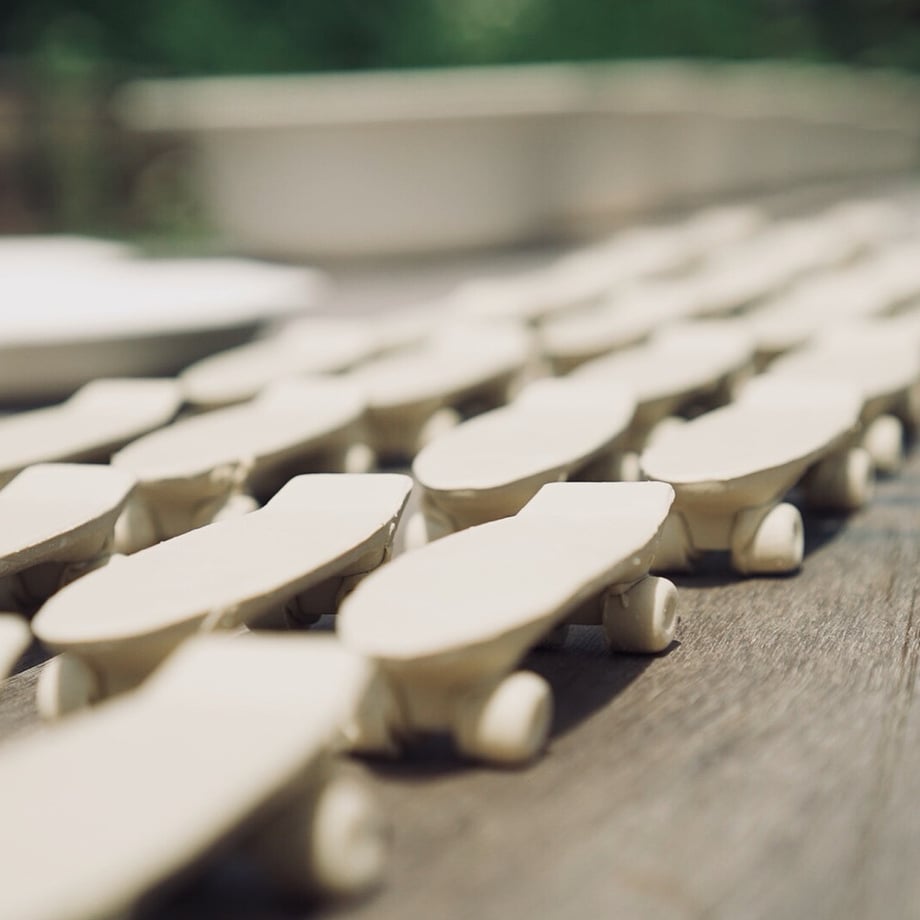 TALKY/skate board chopstick rest
